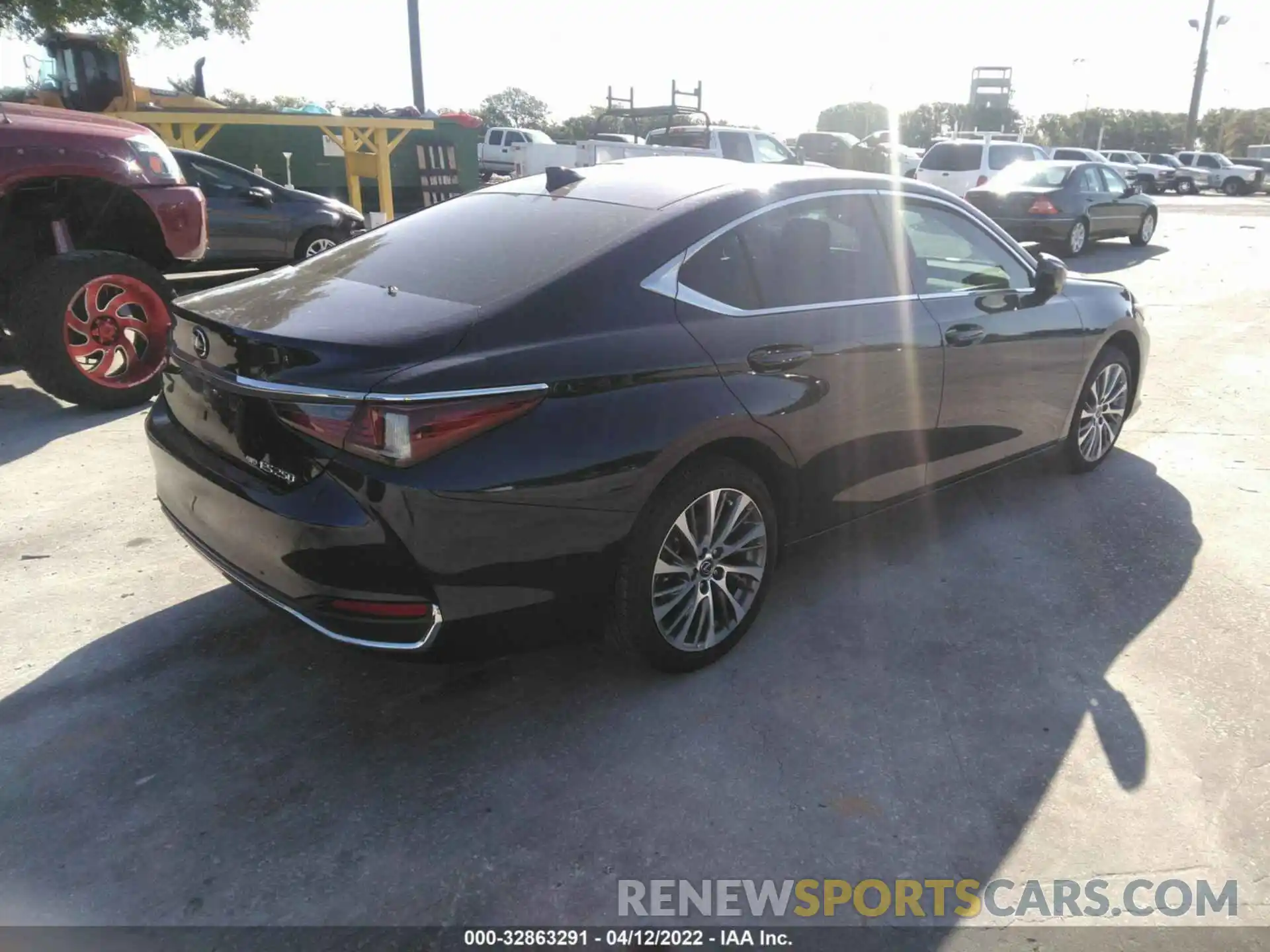 4 Photograph of a damaged car 58AD11D16MU004287 LEXUS ES 2021