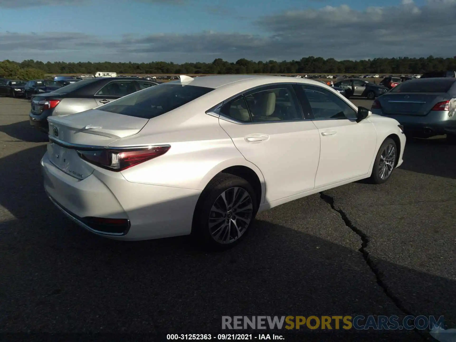 4 Photograph of a damaged car 58AD11D1XMU003384 LEXUS ES 2021