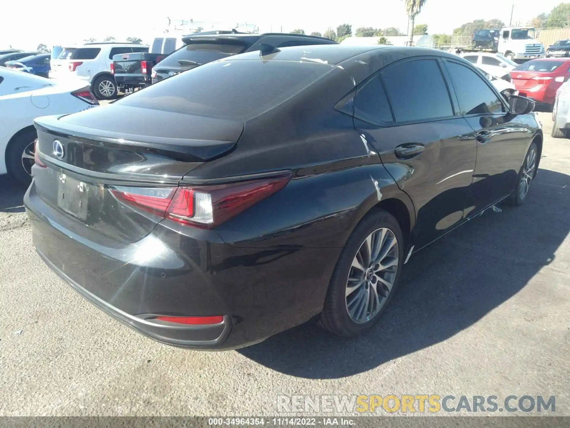 4 Photograph of a damaged car 58ADA1C10MU005386 LEXUS ES 2021