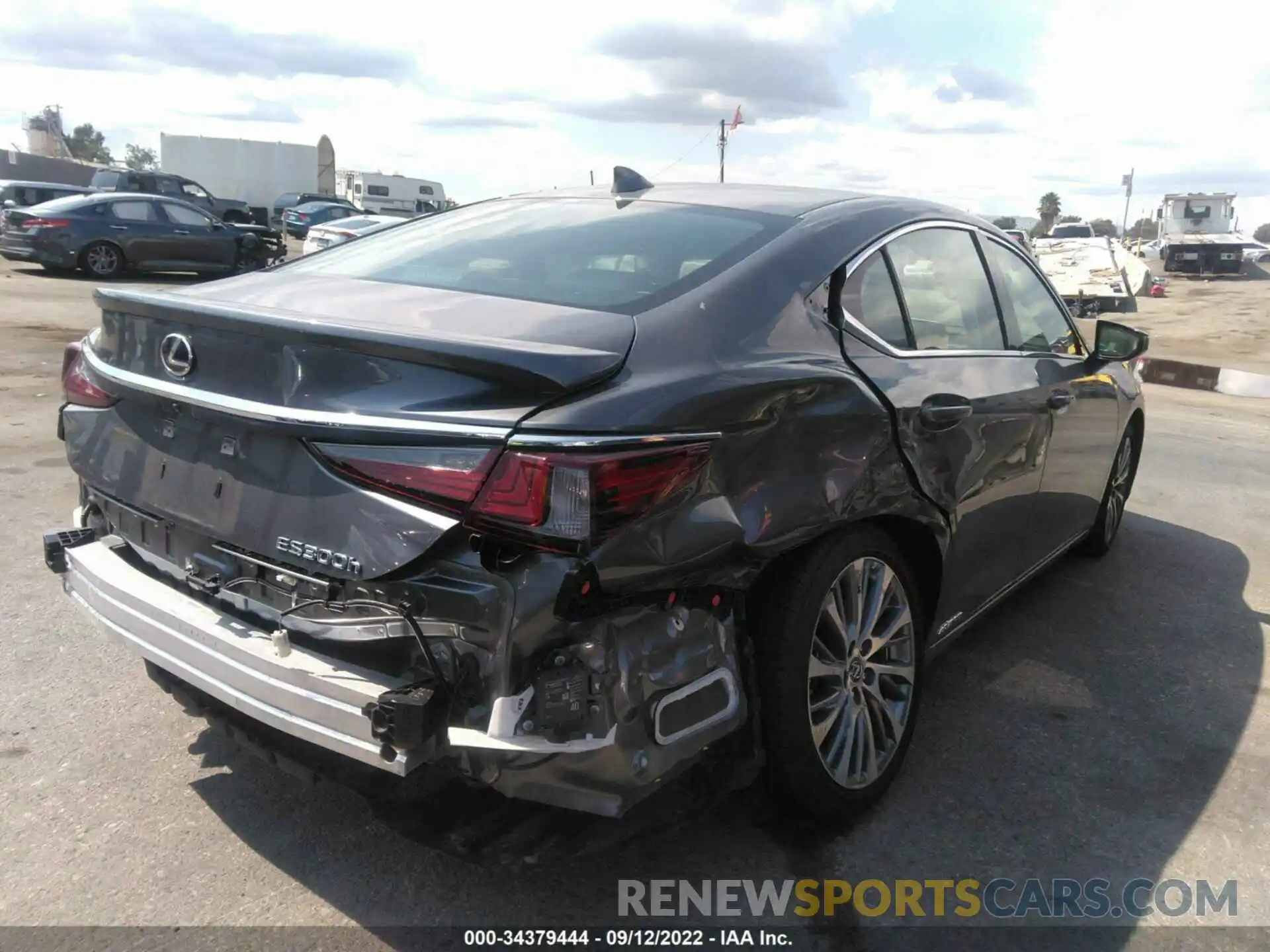 4 Photograph of a damaged car 58ADA1C13MU002790 LEXUS ES 2021