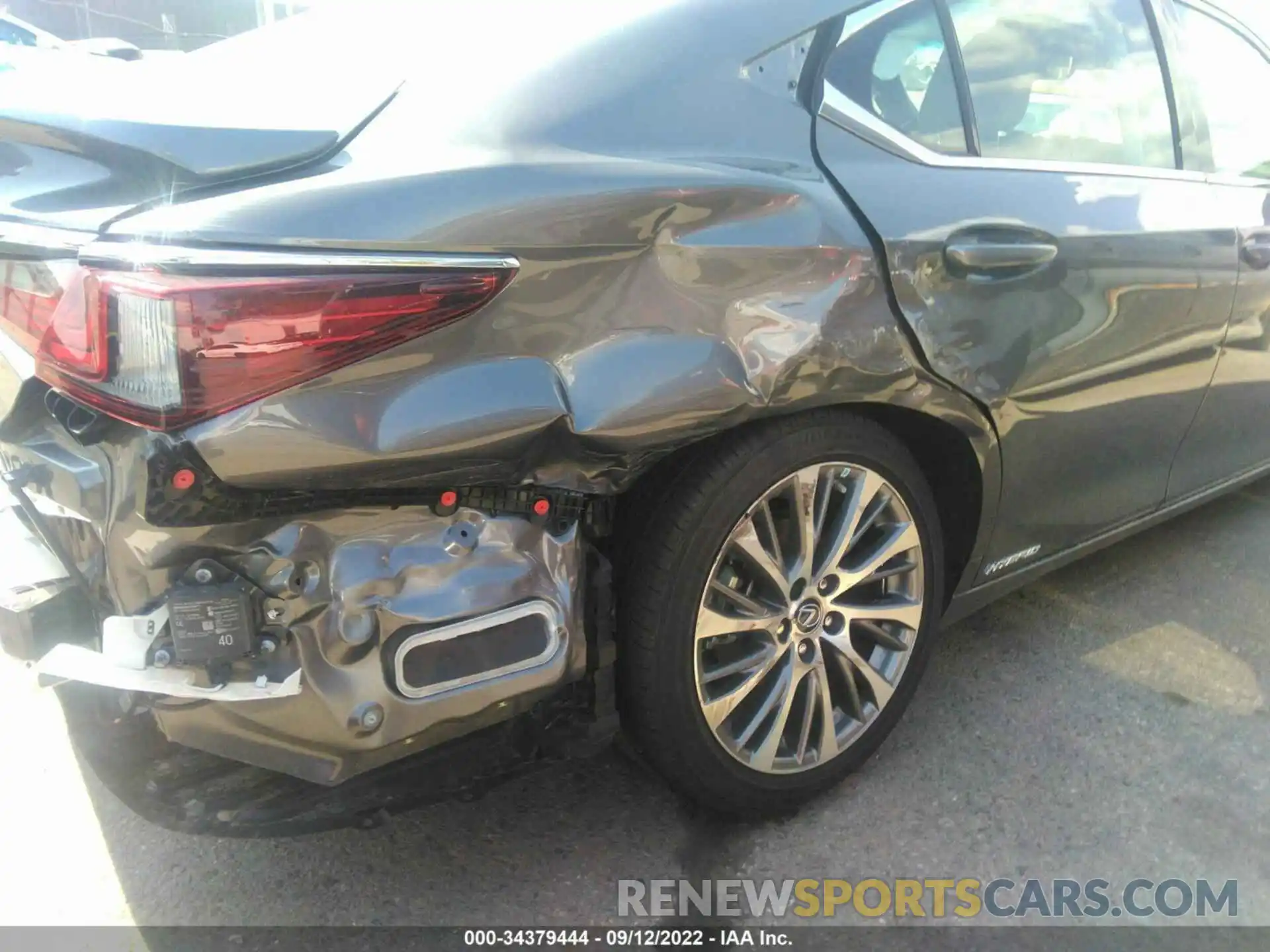 6 Photograph of a damaged car 58ADA1C13MU002790 LEXUS ES 2021