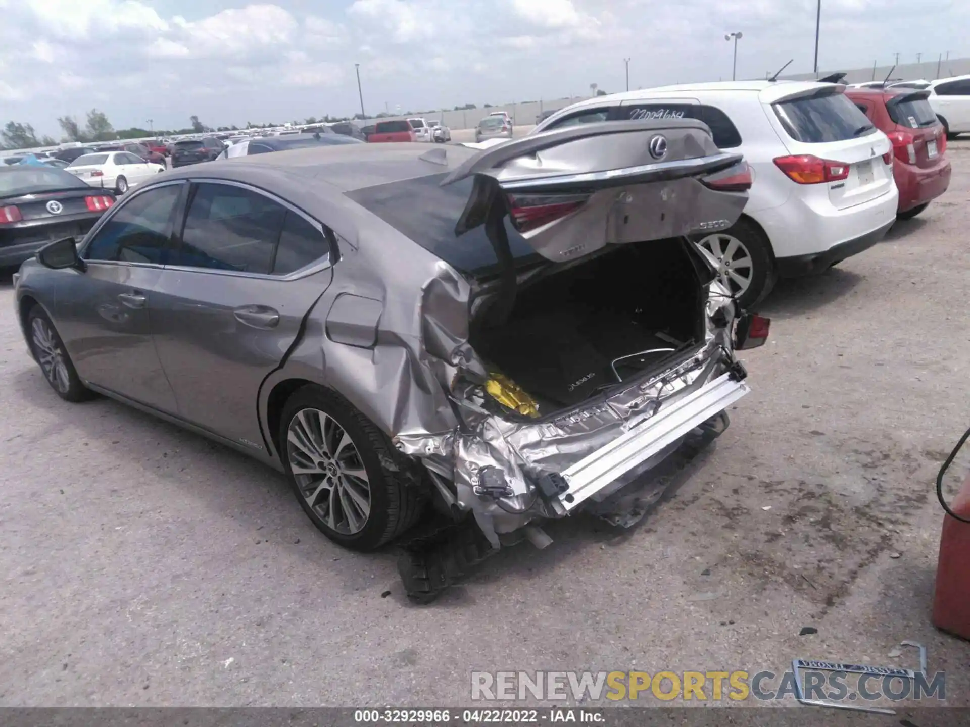 3 Photograph of a damaged car 58ADA1C14MU003334 LEXUS ES 2021