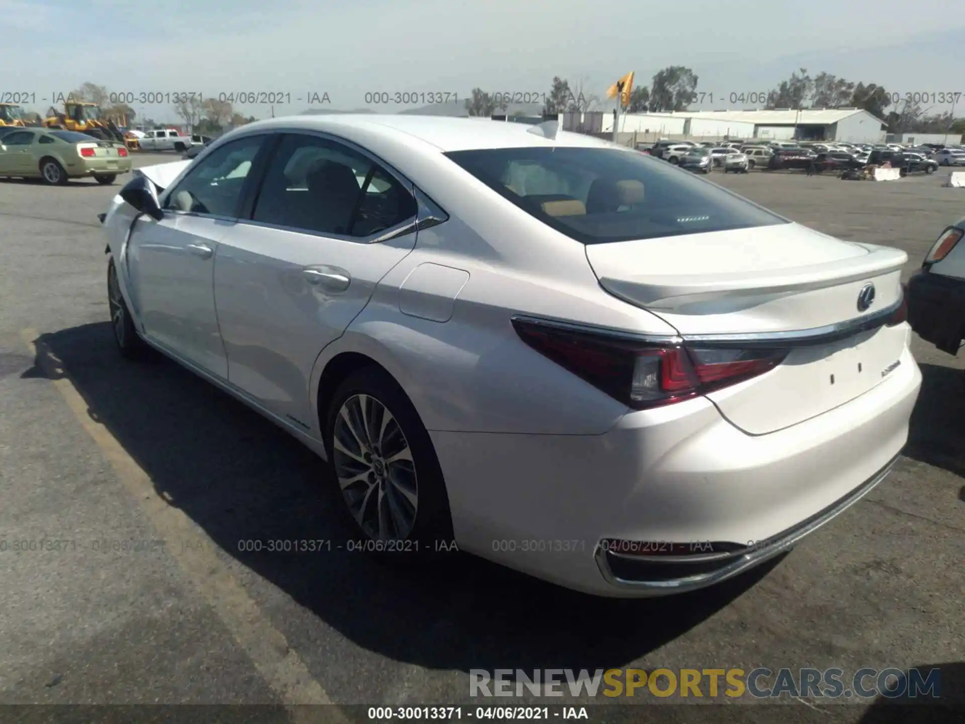 3 Photograph of a damaged car 58ADA1C14MU003379 LEXUS ES 2021