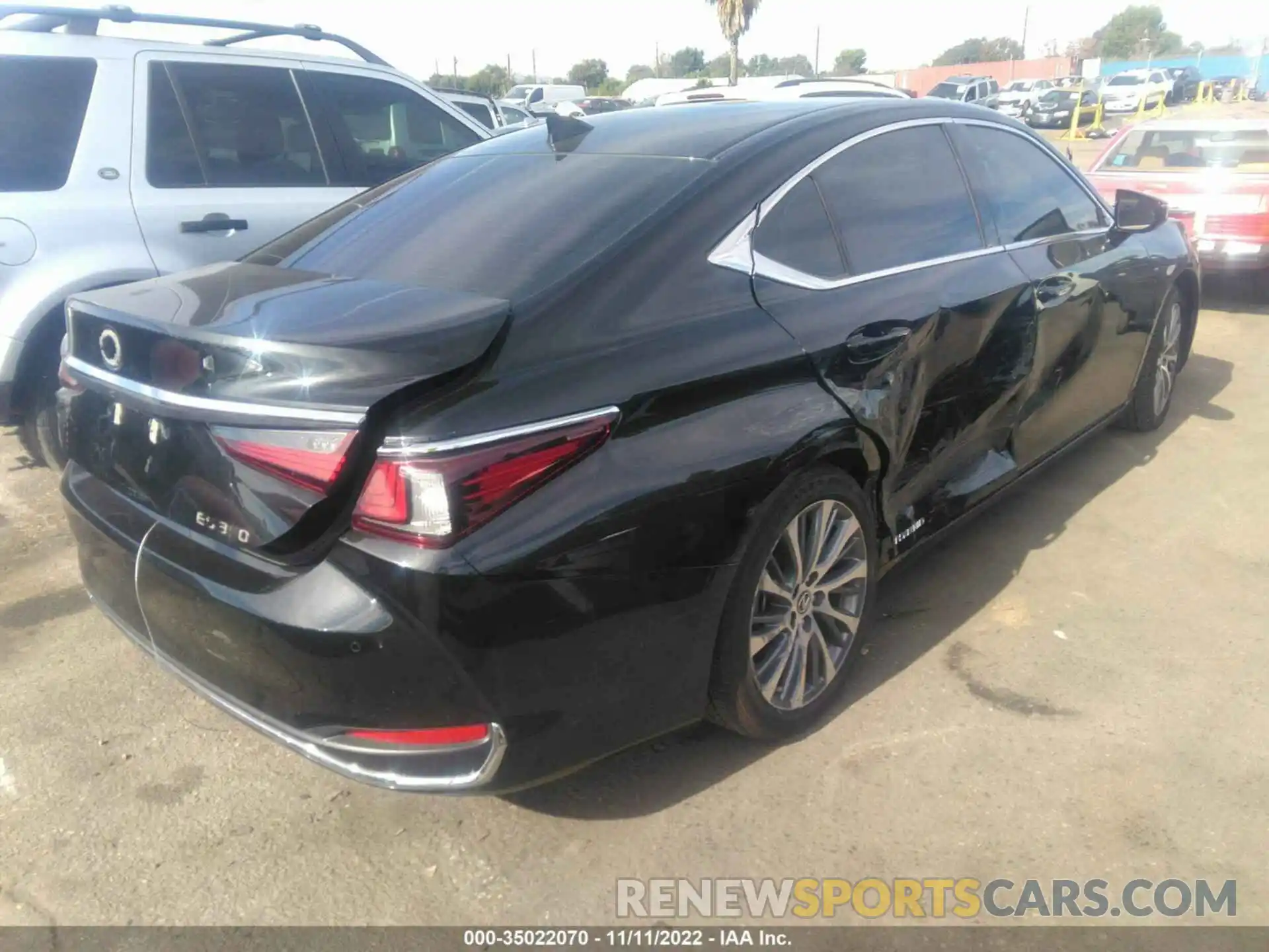 4 Photograph of a damaged car 58ADA1C14MU010333 LEXUS ES 2021