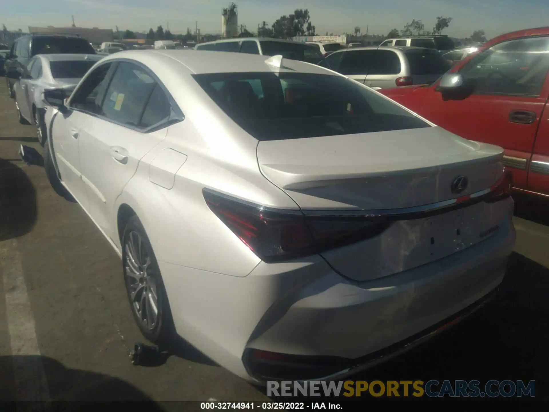 3 Photograph of a damaged car 58ADA1C15MU001740 LEXUS ES 2021