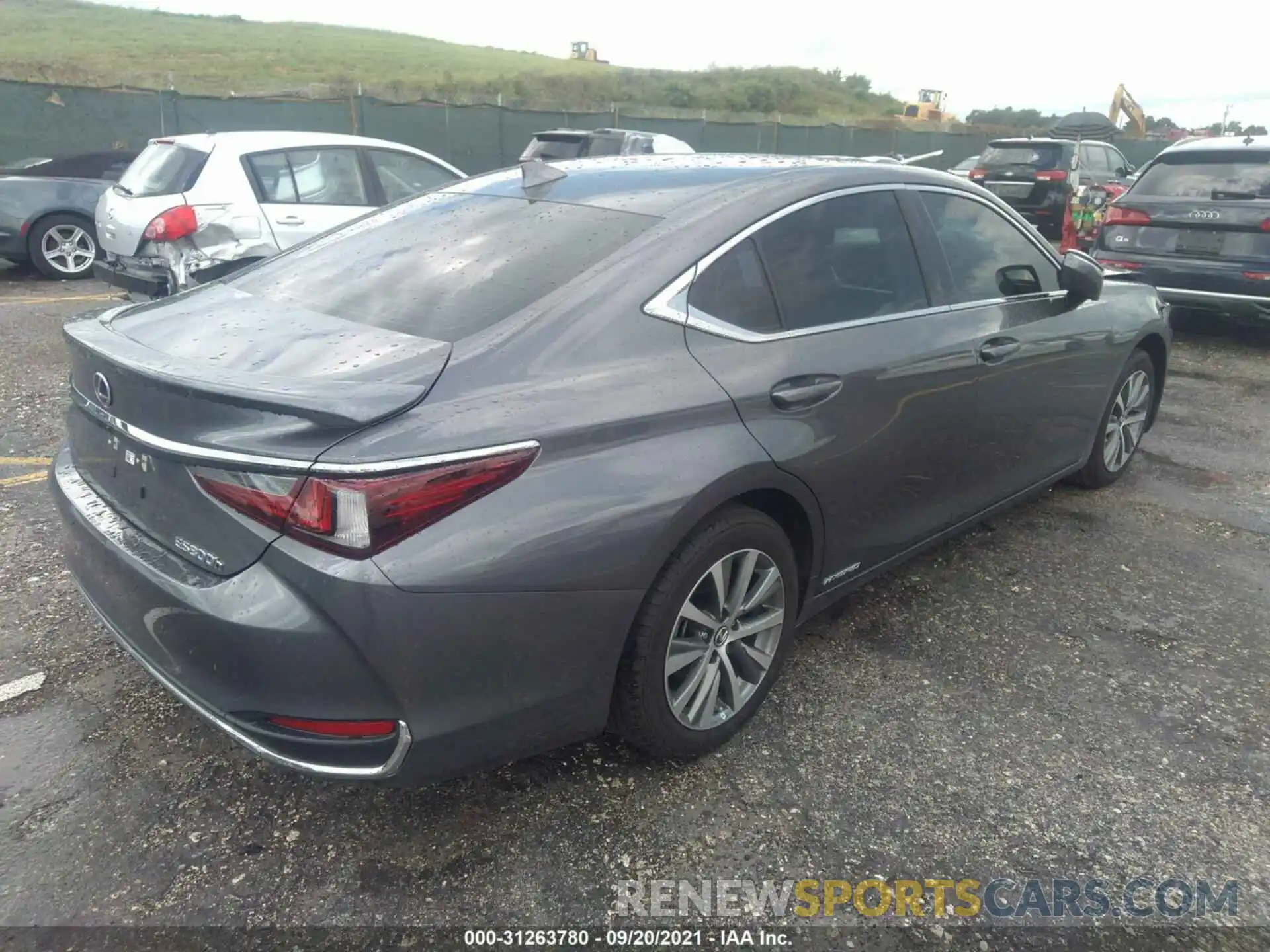 4 Photograph of a damaged car 58ADA1C15MU002421 LEXUS ES 2021