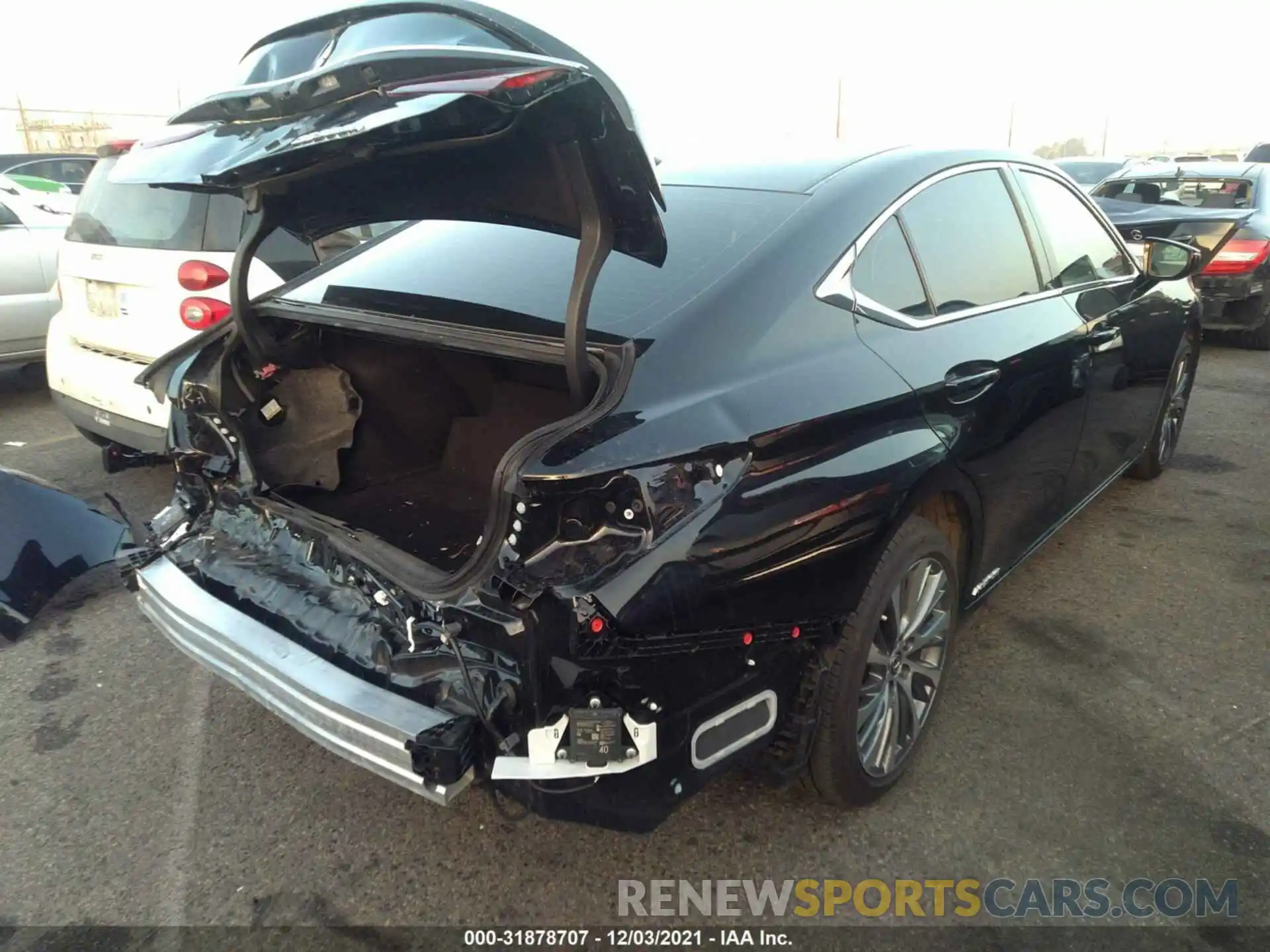 4 Photograph of a damaged car 58ADA1C16MU001021 LEXUS ES 2021