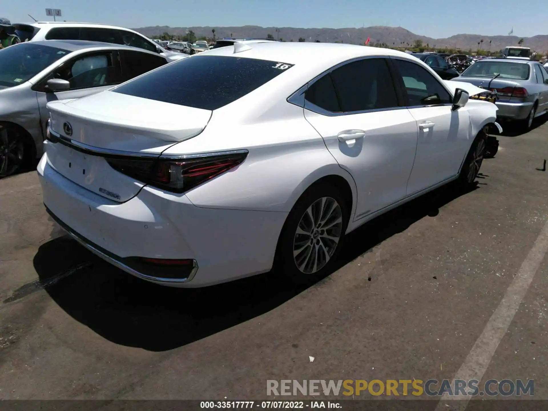 4 Photograph of a damaged car 58ADA1C1XMU005380 LEXUS ES 2021