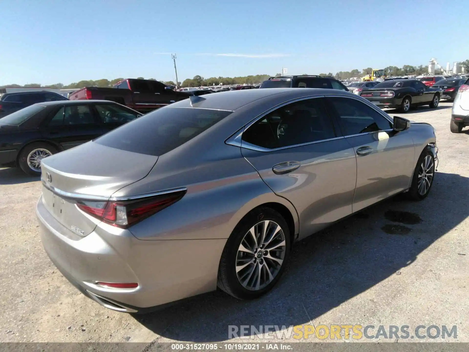 4 Photograph of a damaged car 58ADZ1B10MU094936 LEXUS ES 2021