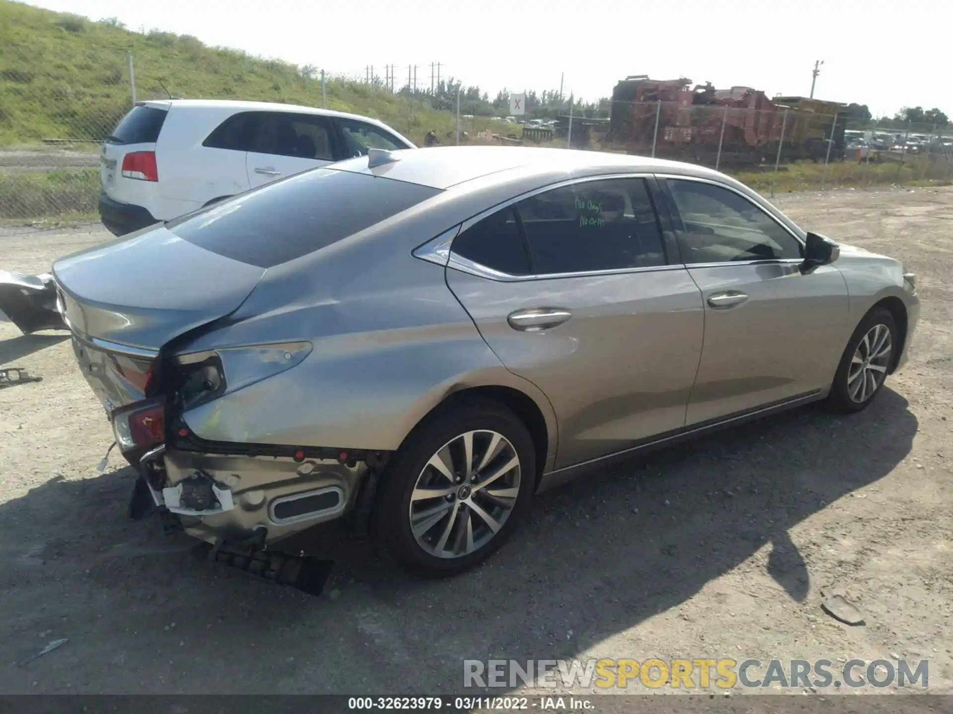 4 Photograph of a damaged car 58ADZ1B11MU097425 LEXUS ES 2021