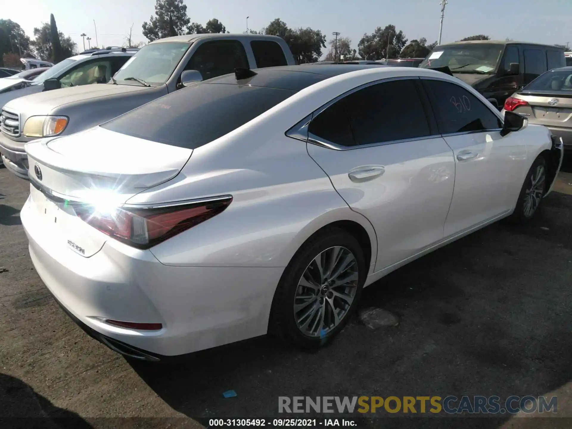 4 Photograph of a damaged car 58ADZ1B13MU086846 LEXUS ES 2021