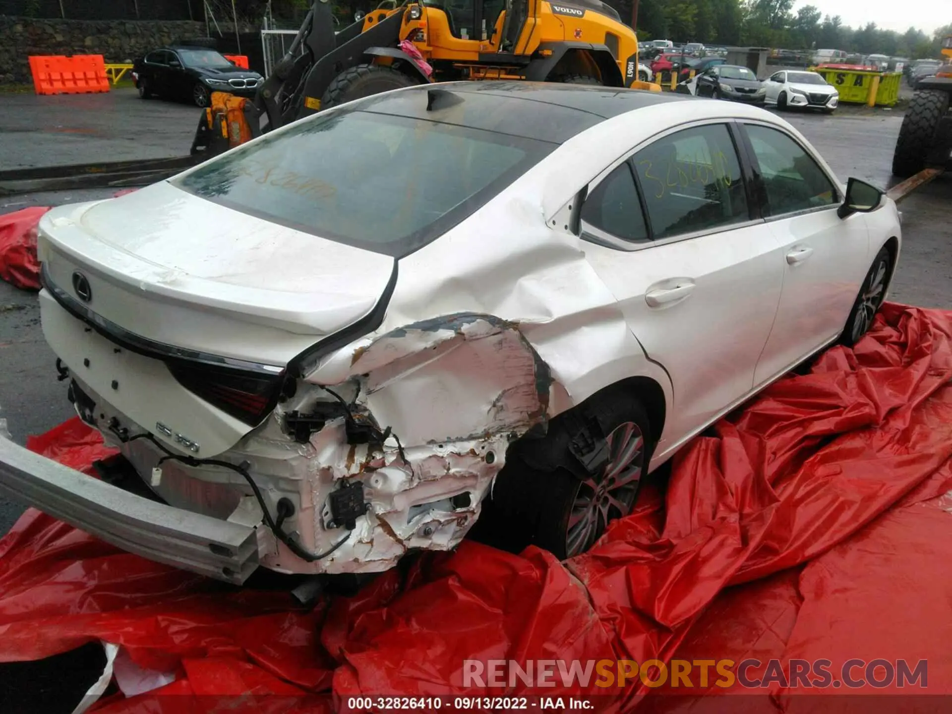 4 Photograph of a damaged car 58ADZ1B13MU100311 LEXUS ES 2021
