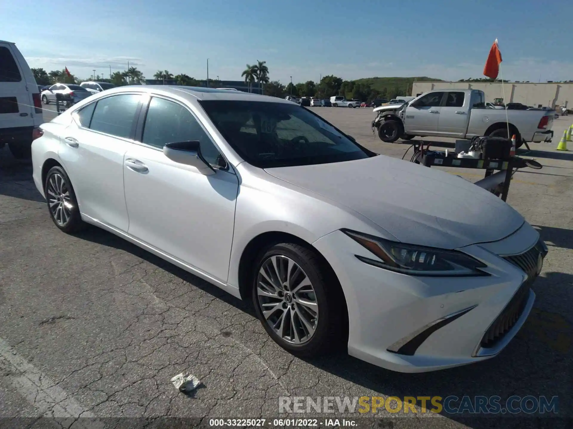 1 Photograph of a damaged car 58ADZ1B14MU105095 LEXUS ES 2021