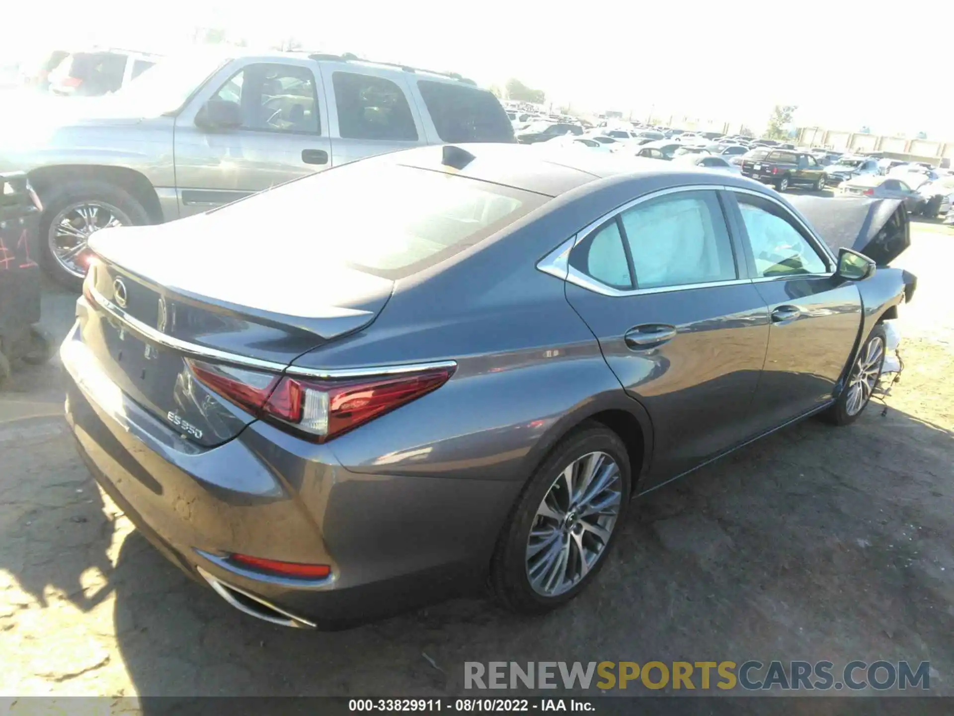 4 Photograph of a damaged car 58ADZ1B17MU086025 LEXUS ES 2021