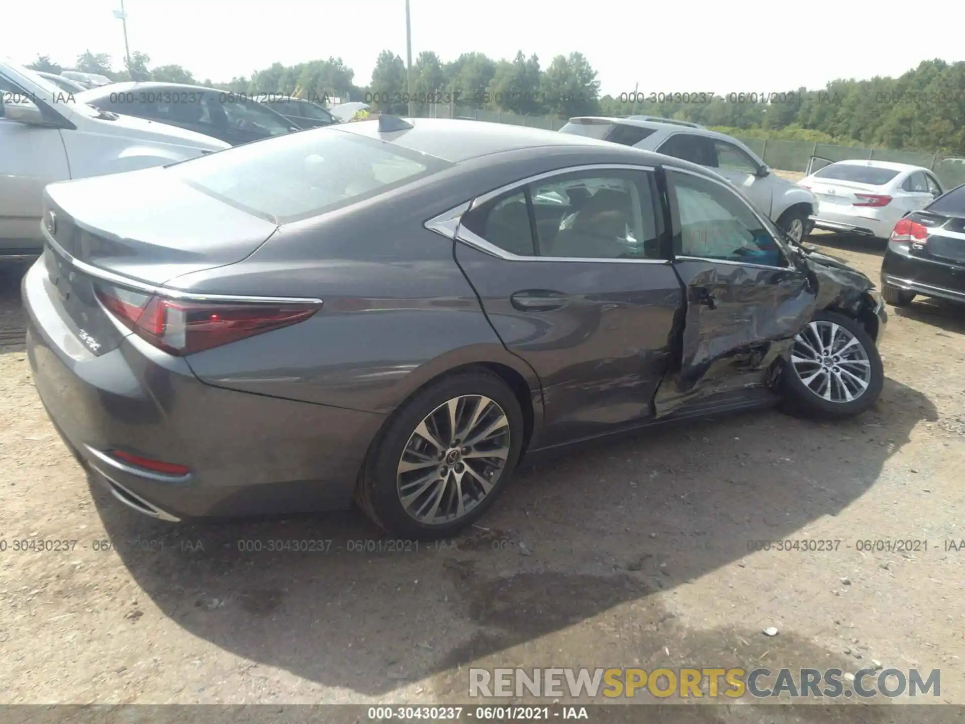 4 Photograph of a damaged car 58ADZ1B18MU098927 LEXUS ES 2021