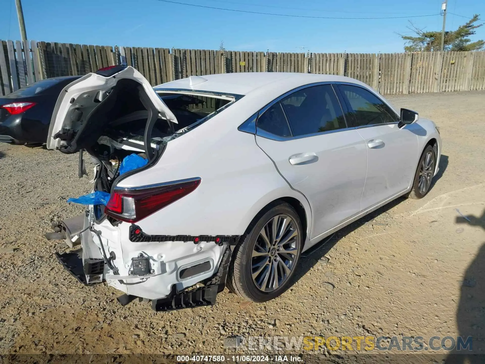 4 Photograph of a damaged car 58ADZ1B19MU083661 LEXUS ES 2021