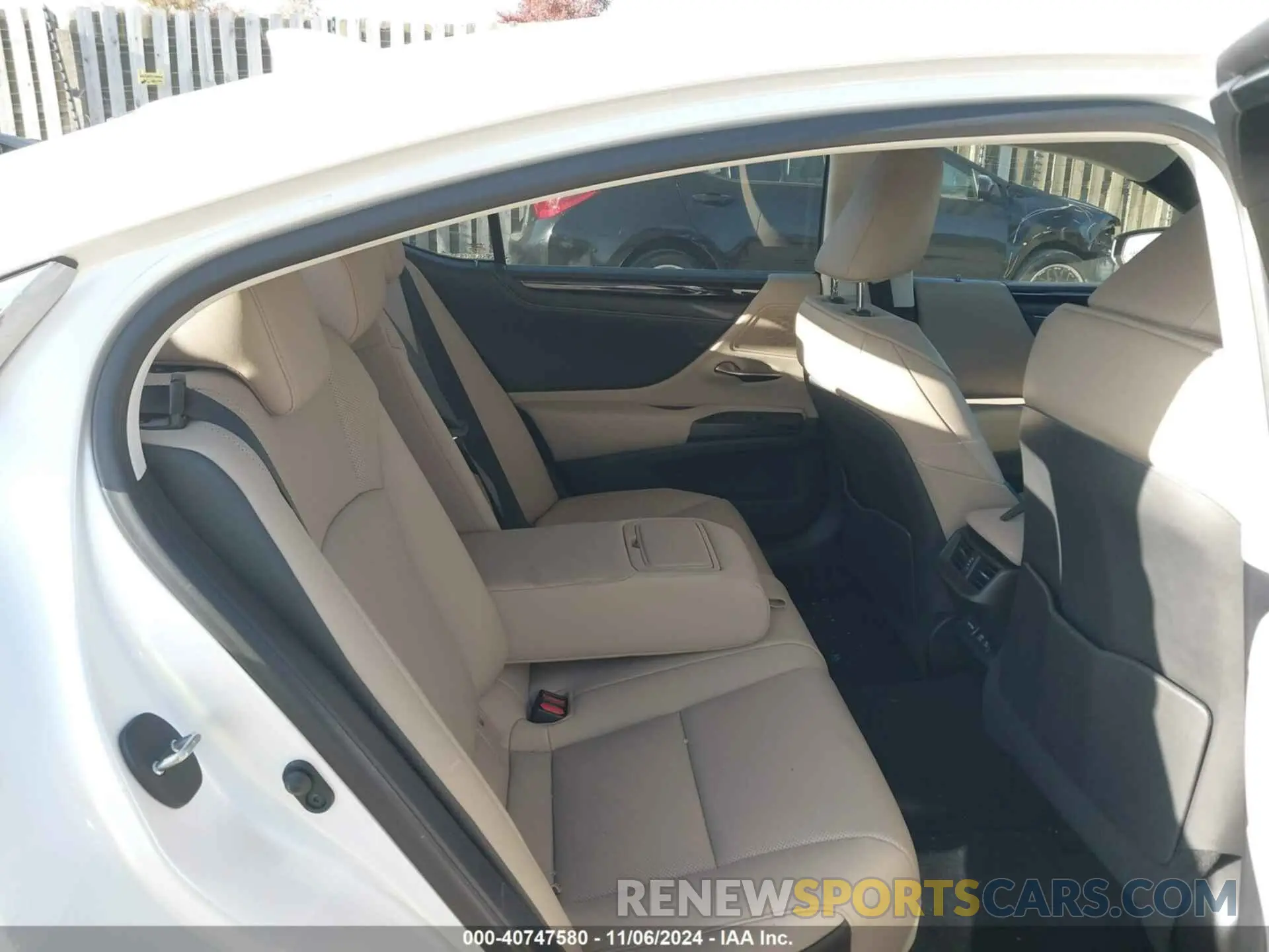 8 Photograph of a damaged car 58ADZ1B19MU083661 LEXUS ES 2021