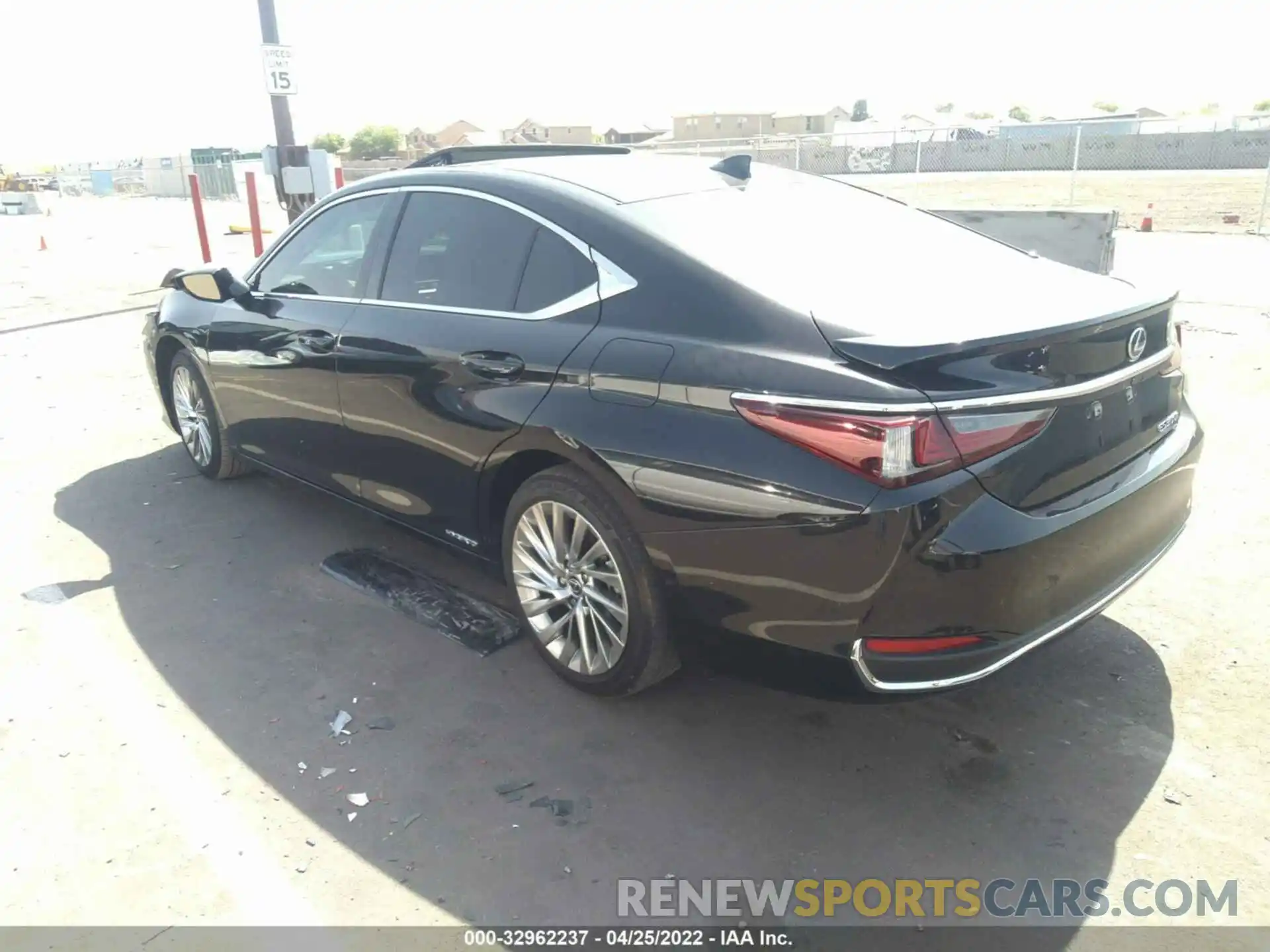 3 Photograph of a damaged car 58AEA1C14MU004343 LEXUS ES 2021