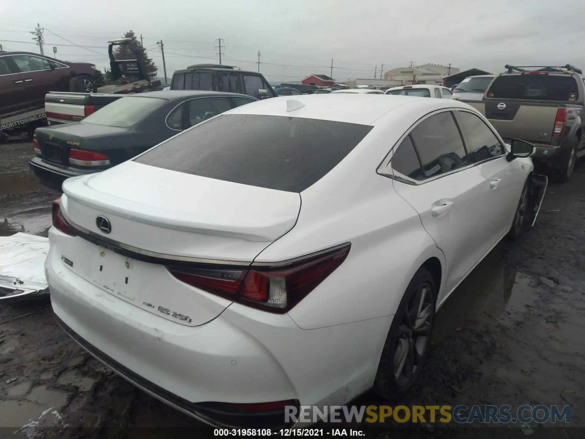 4 Photograph of a damaged car 58AG11D18MU001372 LEXUS ES 2021