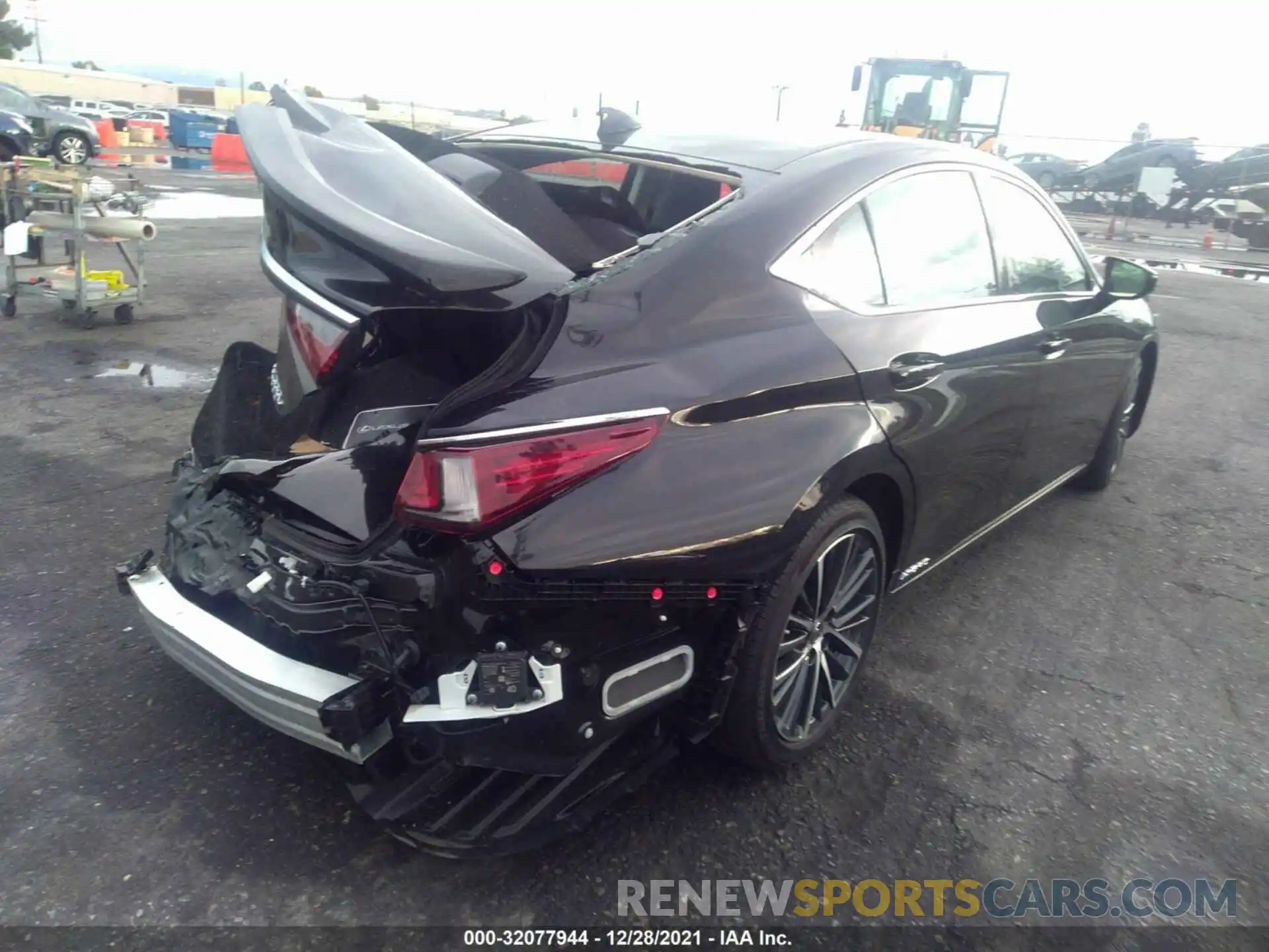 4 Photograph of a damaged car 58ADA1C10NU013411 LEXUS ES 2022