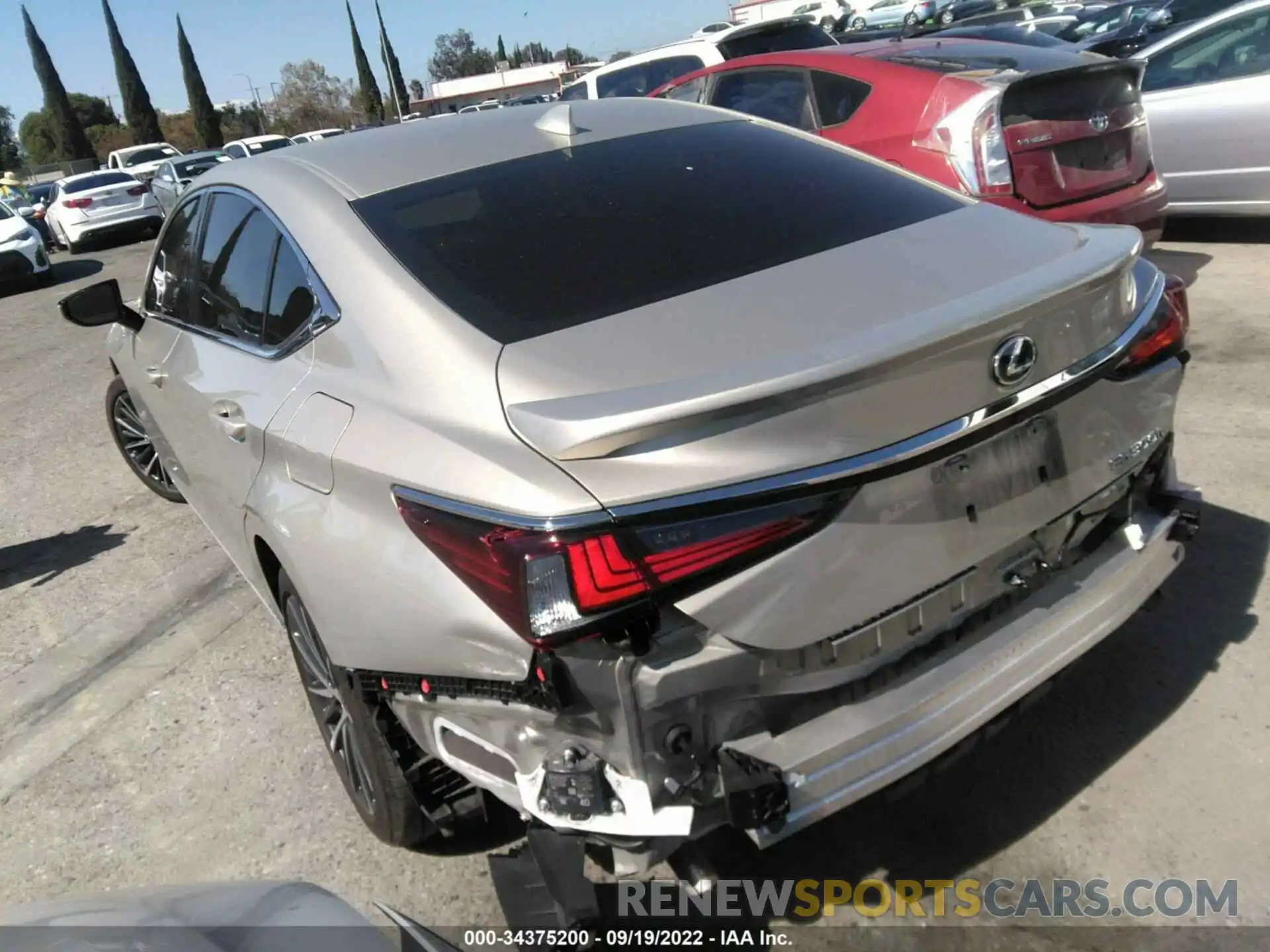 3 Photograph of a damaged car 58ADA1C13NU019817 LEXUS ES 2022