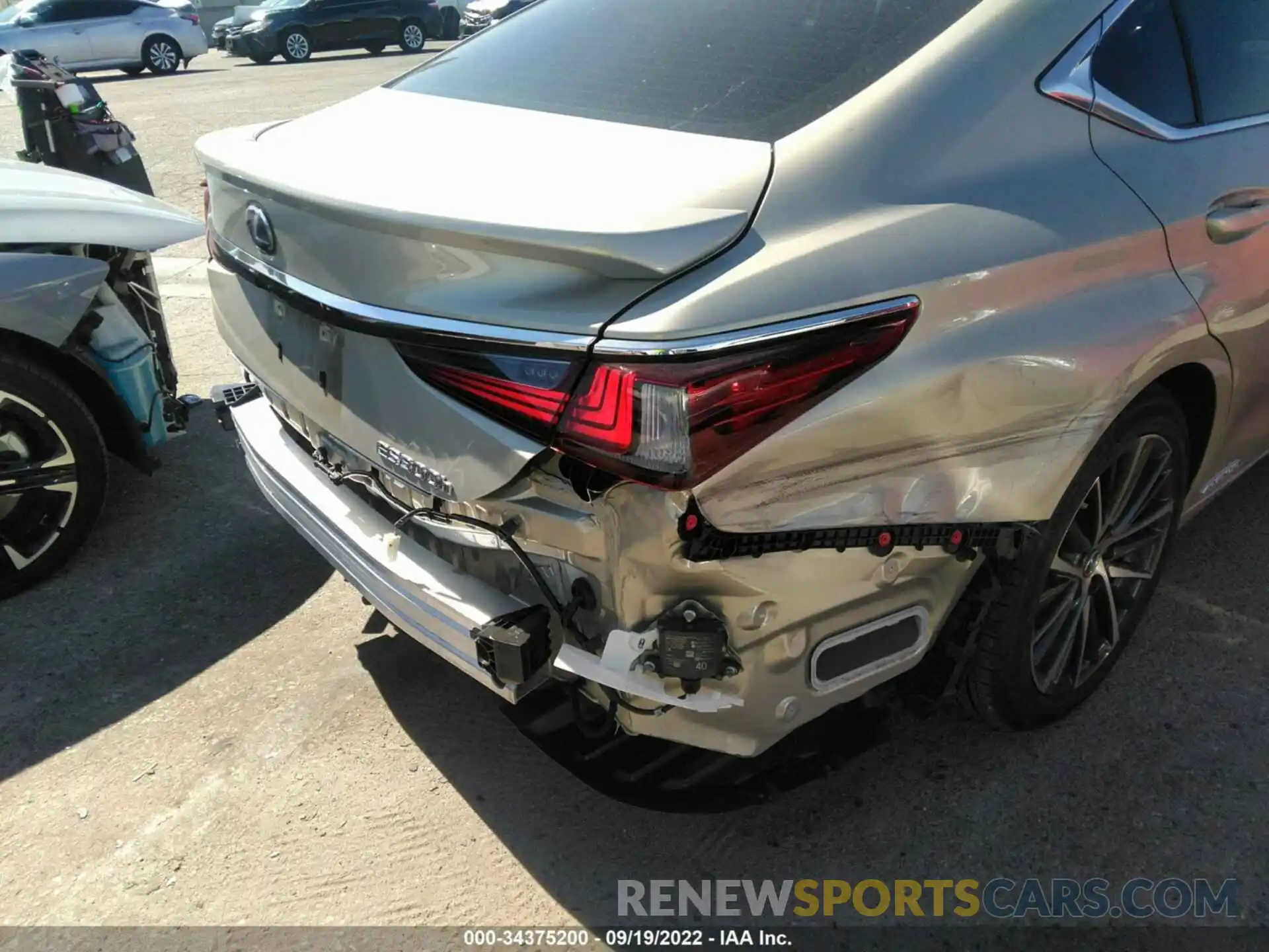 6 Photograph of a damaged car 58ADA1C13NU019817 LEXUS ES 2022