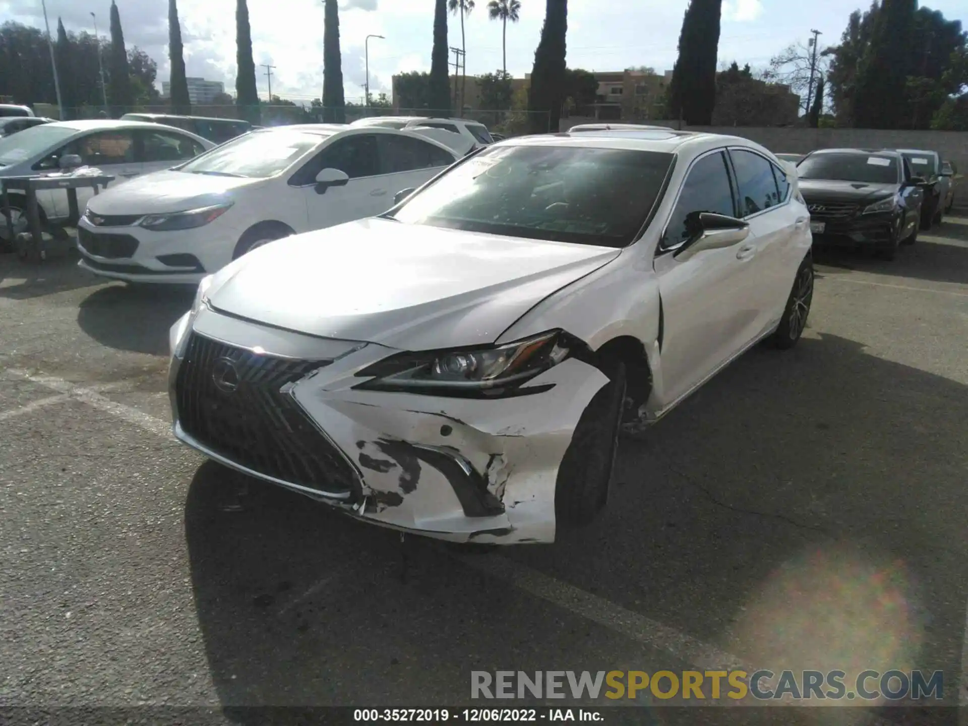 2 Photograph of a damaged car 58ADA1C15NU023383 LEXUS ES 2022