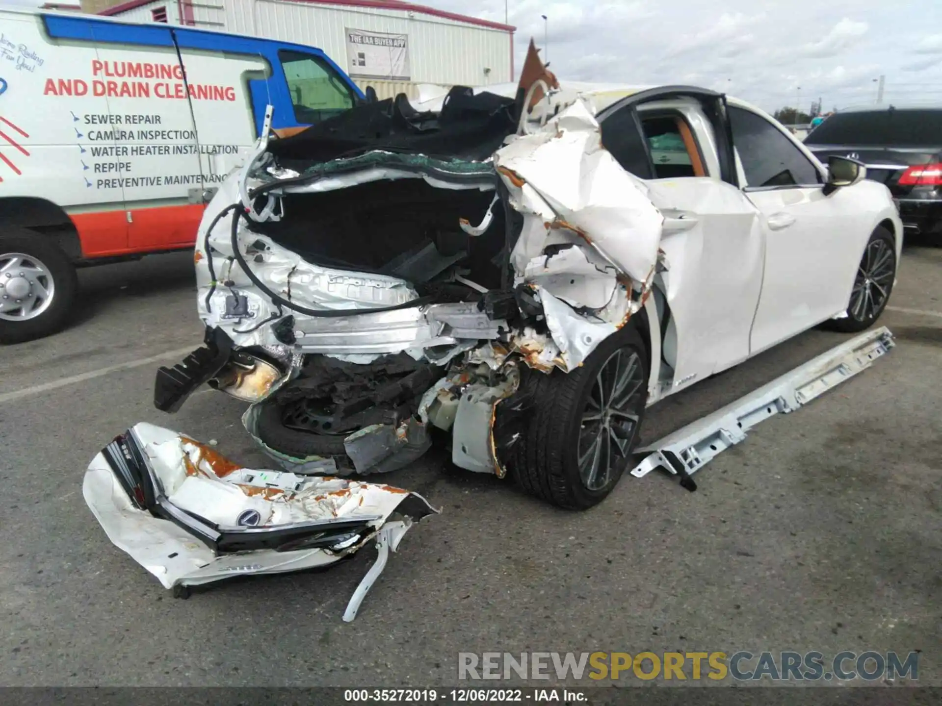 4 Photograph of a damaged car 58ADA1C15NU023383 LEXUS ES 2022