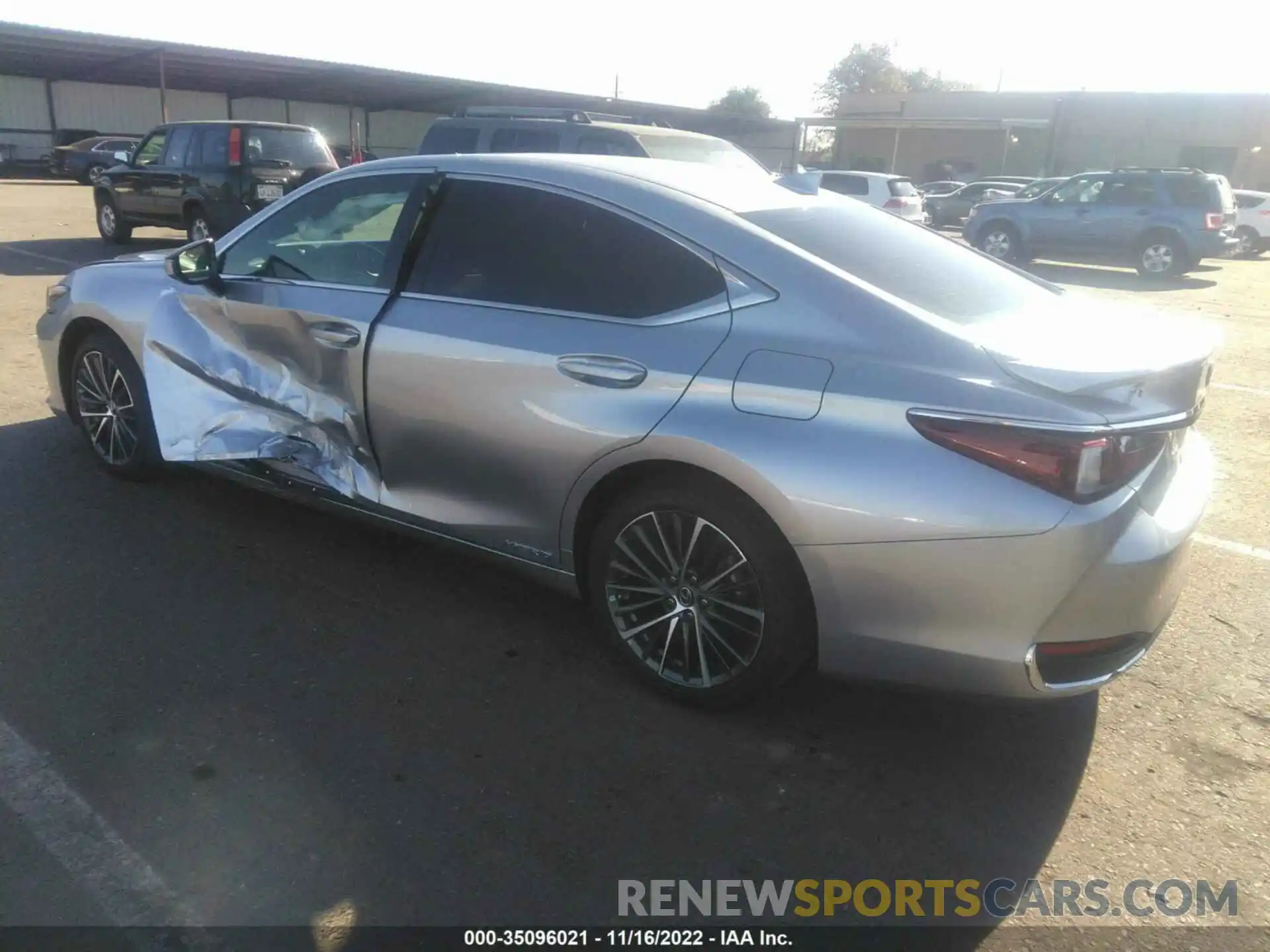 3 Photograph of a damaged car 58ADA1C16NU015082 LEXUS ES 2022