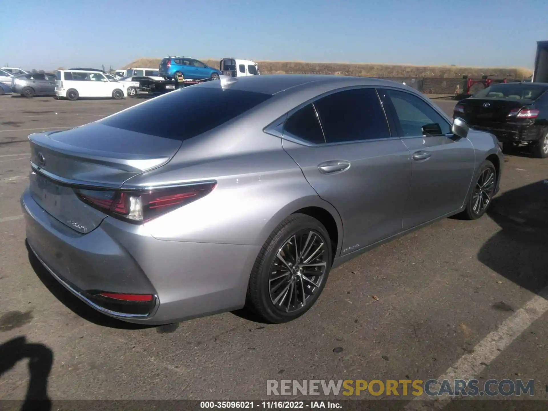 4 Photograph of a damaged car 58ADA1C16NU015082 LEXUS ES 2022