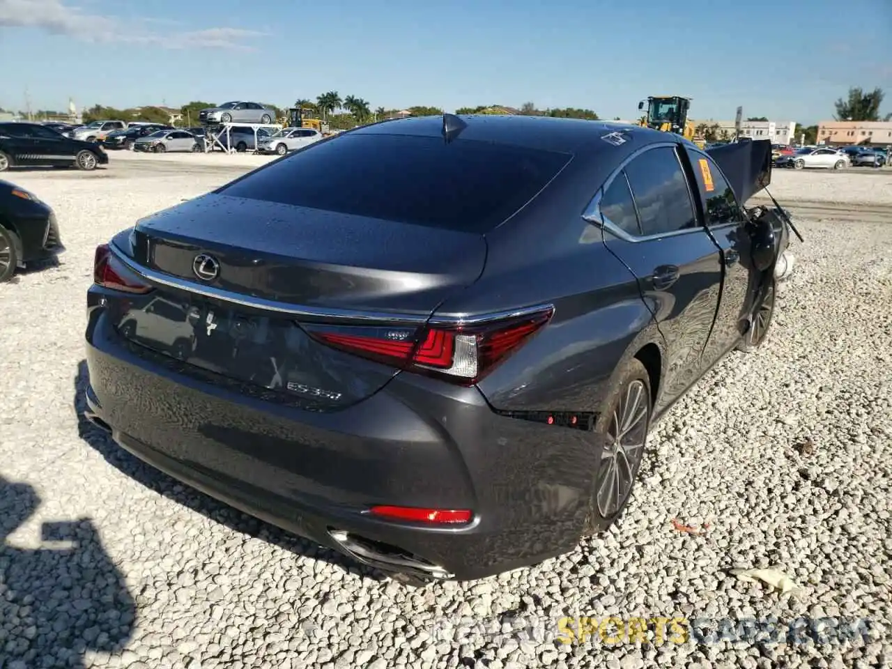 4 Photograph of a damaged car 58ADZ1B12NU114220 LEXUS ES 2022