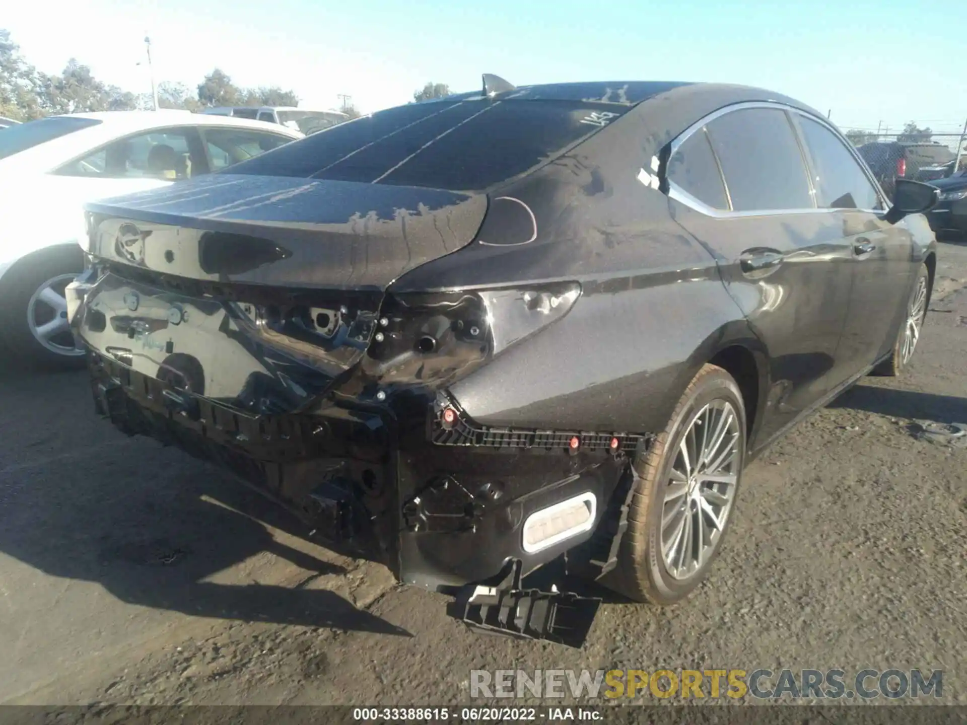 4 Photograph of a damaged car 58ADZ1B17NU121566 LEXUS ES 2022