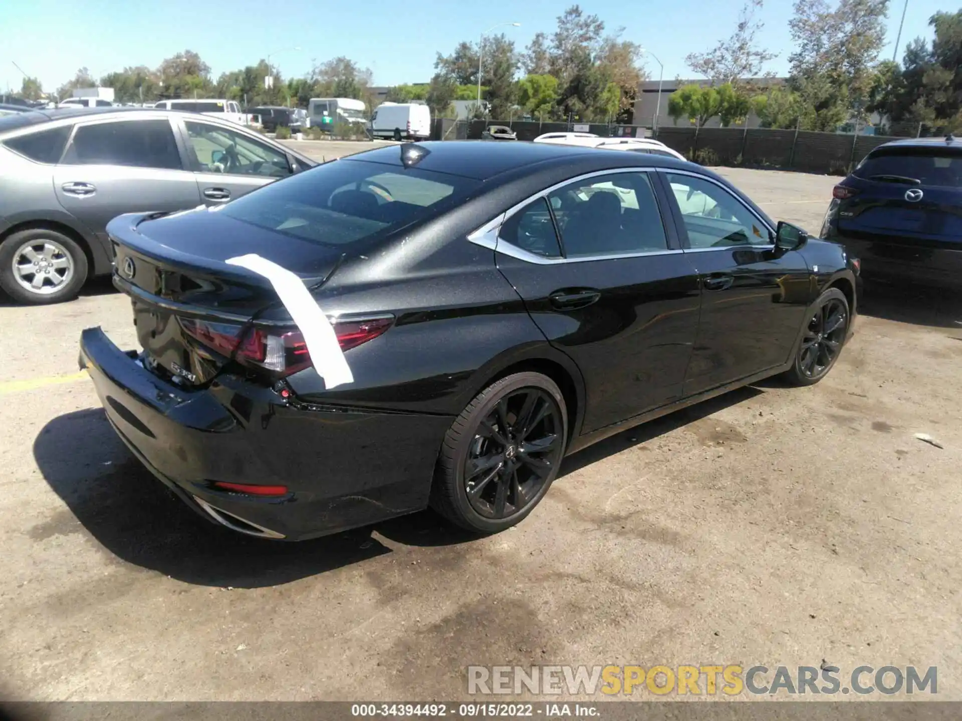 4 Photograph of a damaged car 58AGZ1B16NU134693 LEXUS ES 2022