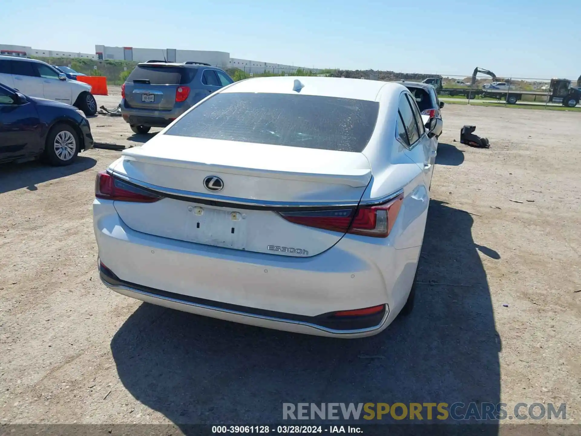 4 Photograph of a damaged car 58ADA1C16PU029552 LEXUS ES 2023