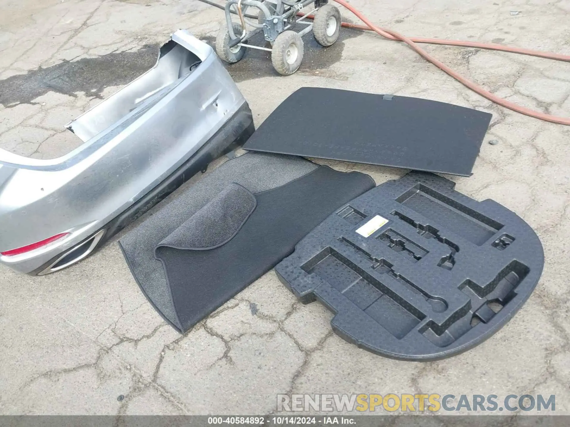 12 Photograph of a damaged car 58ADZ1B11RU173667 LEXUS ES 2024