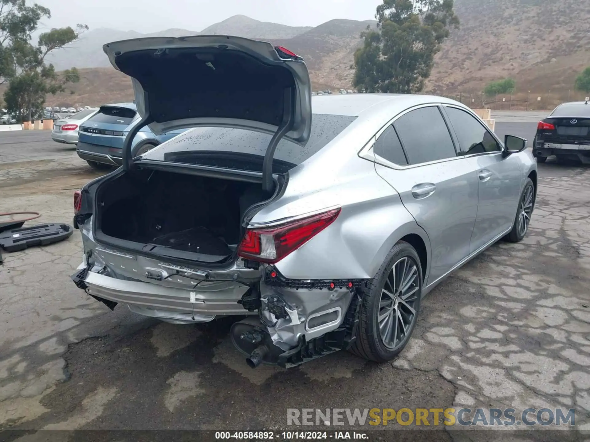 4 Photograph of a damaged car 58ADZ1B11RU173667 LEXUS ES 2024