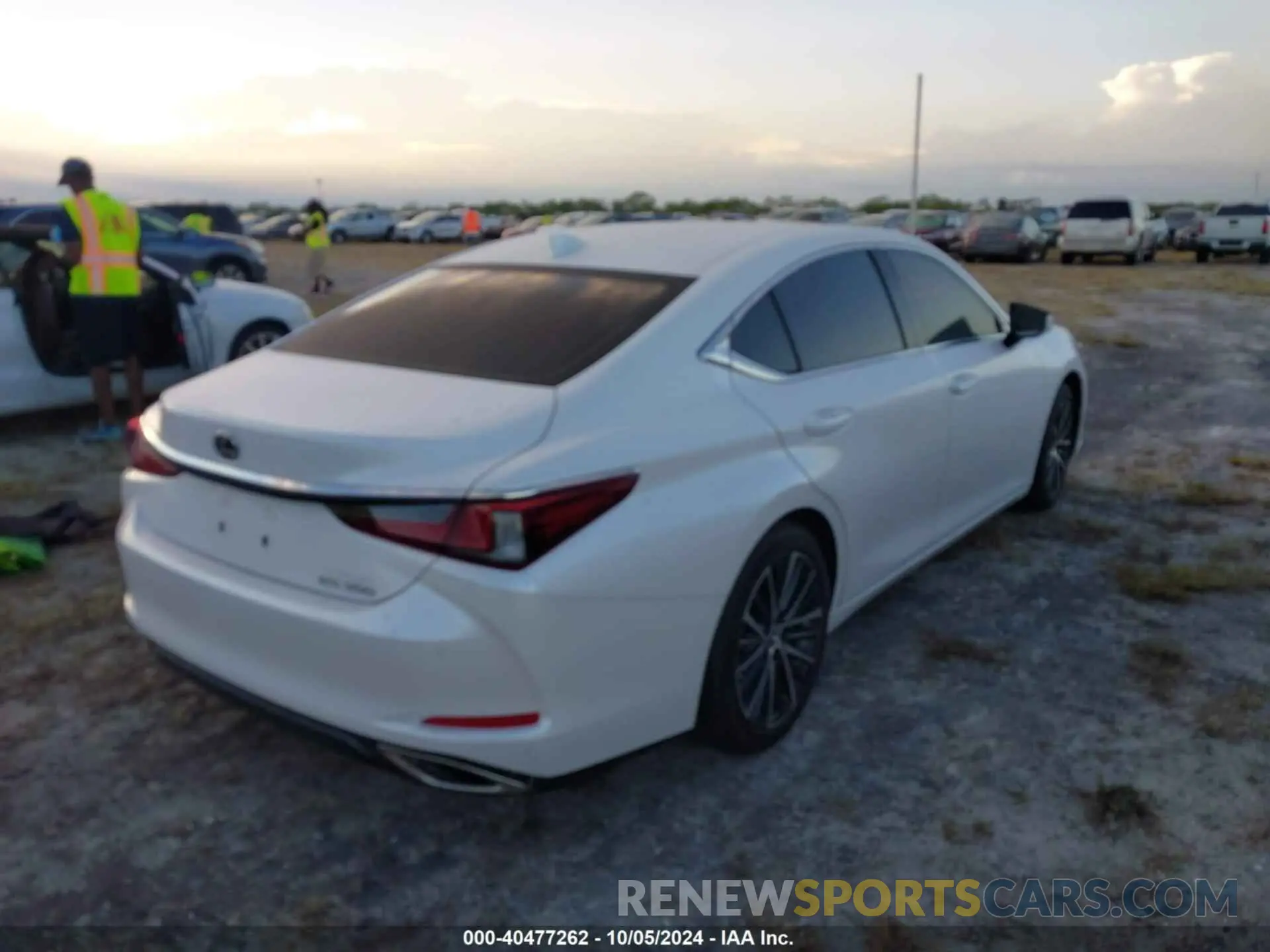 4 Photograph of a damaged car 58ADZ1B19RU173576 LEXUS ES 2024