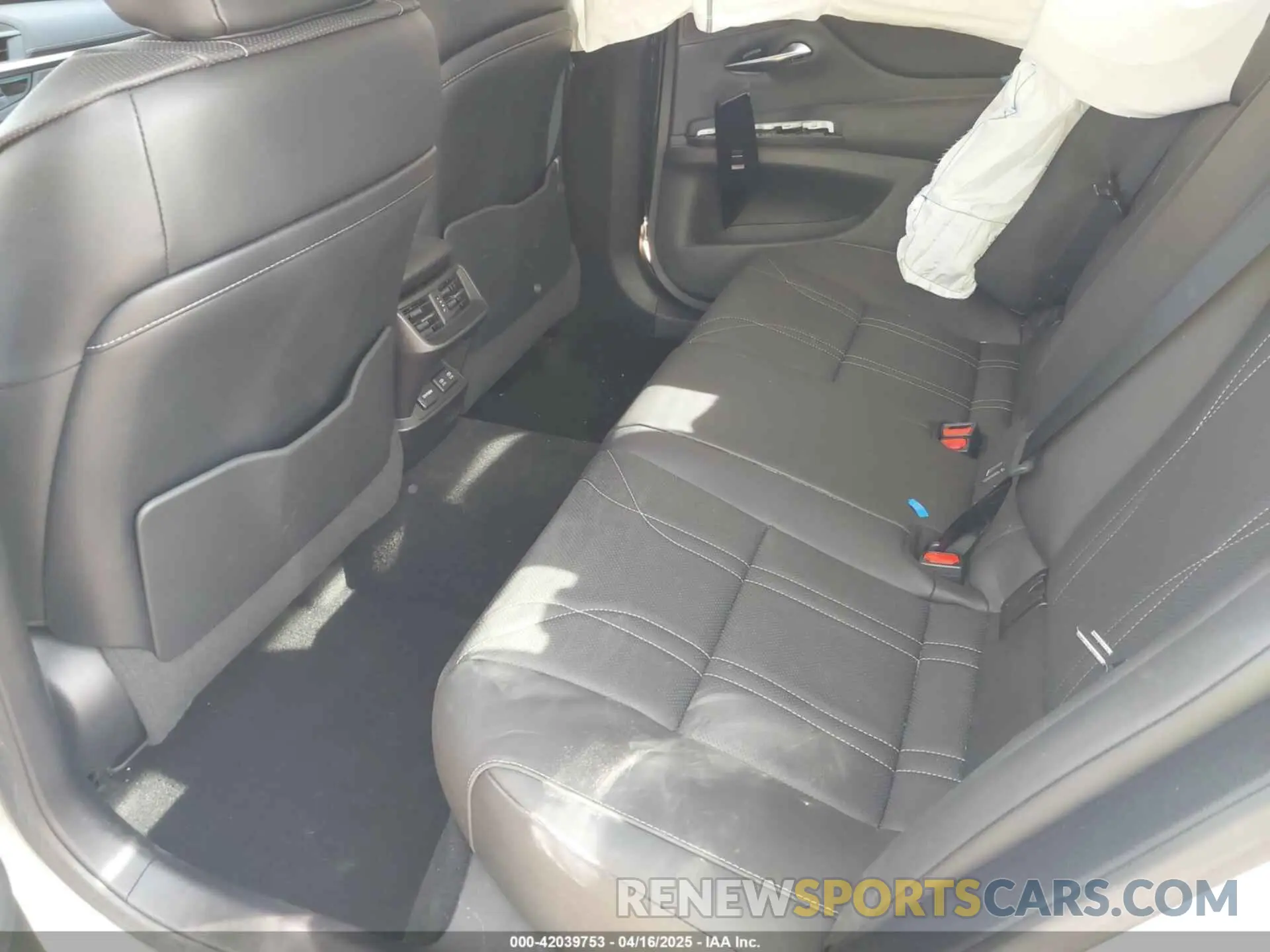 8 Photograph of a damaged car 58AF11D10MU004987 LEXUS ES 250 2021