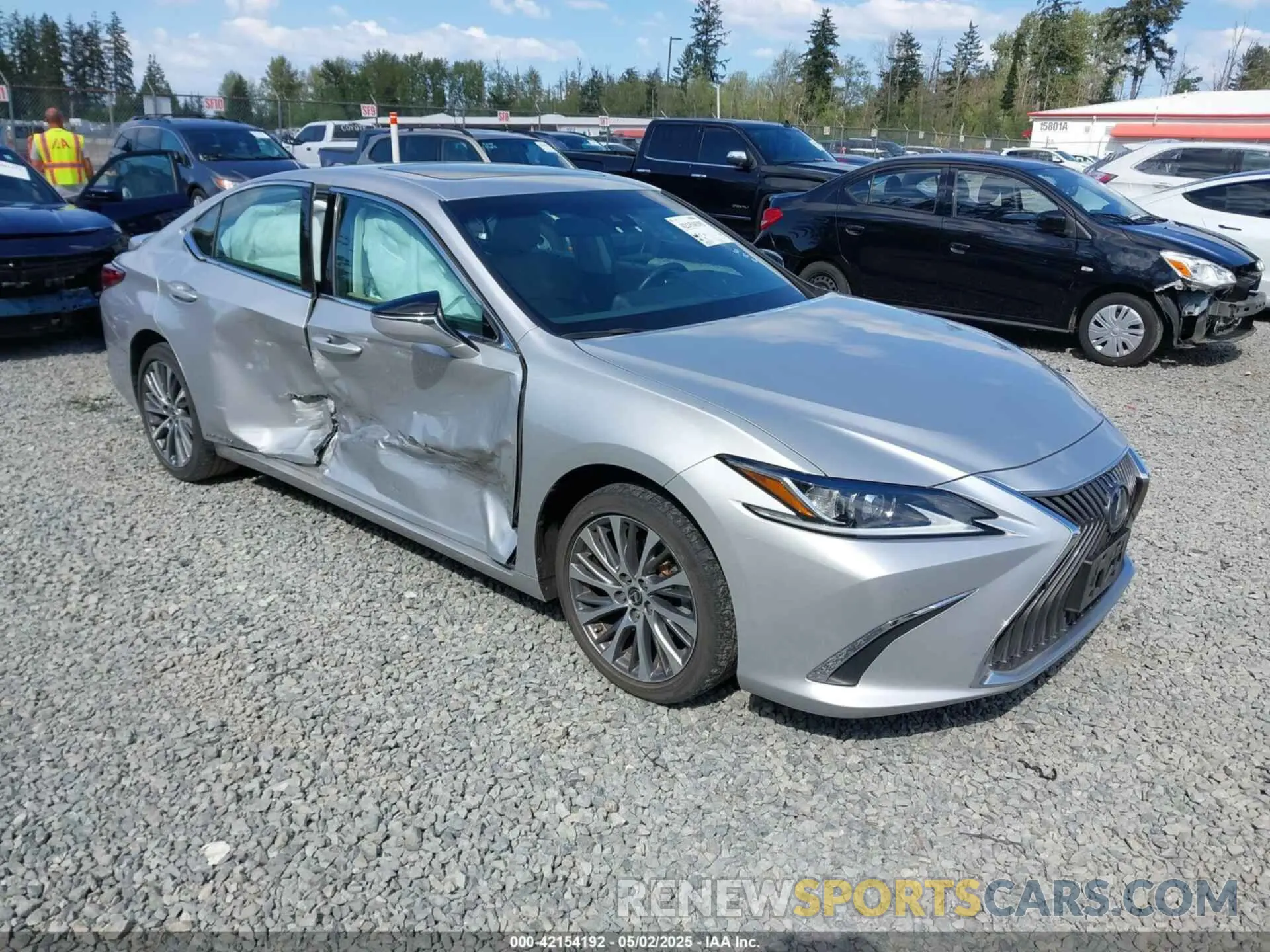 1 Photograph of a damaged car 58AB21B15KU001482 LEXUS ES 300H 2019