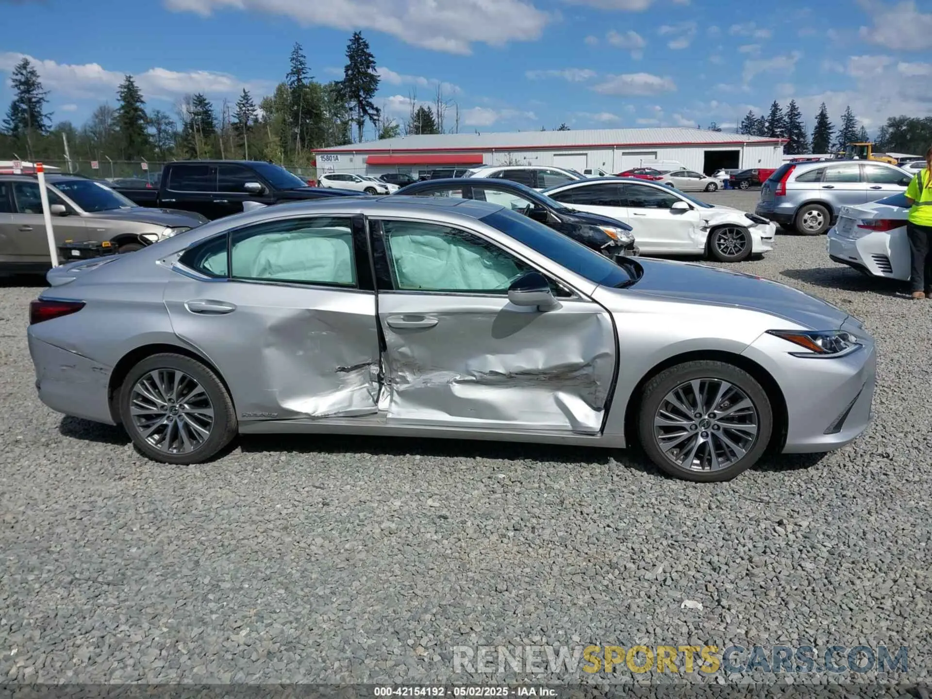 13 Photograph of a damaged car 58AB21B15KU001482 LEXUS ES 300H 2019