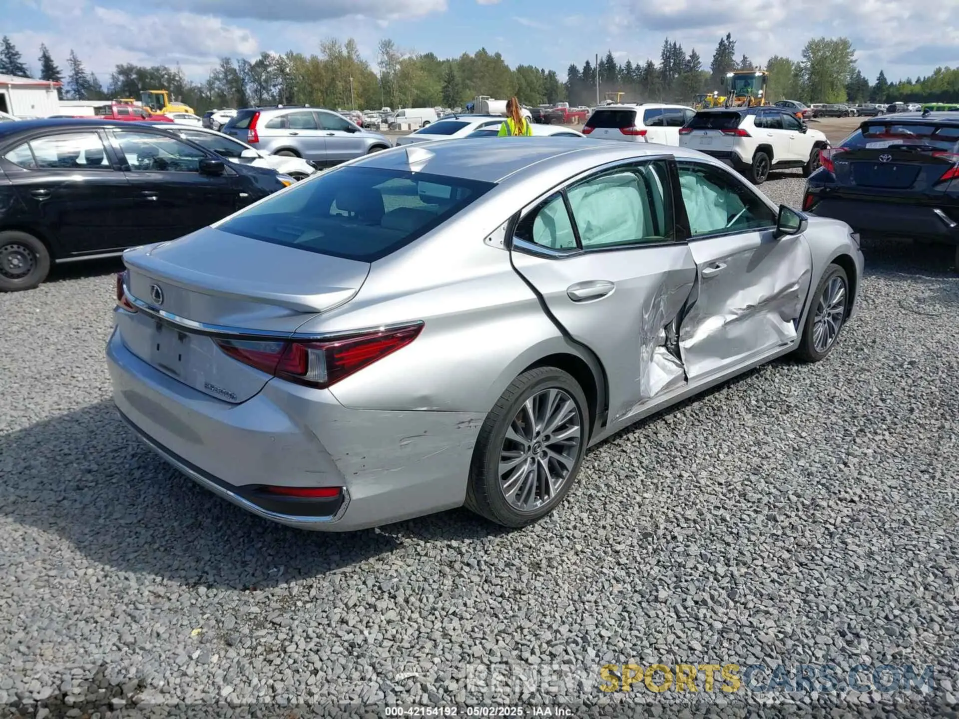4 Photograph of a damaged car 58AB21B15KU001482 LEXUS ES 300H 2019