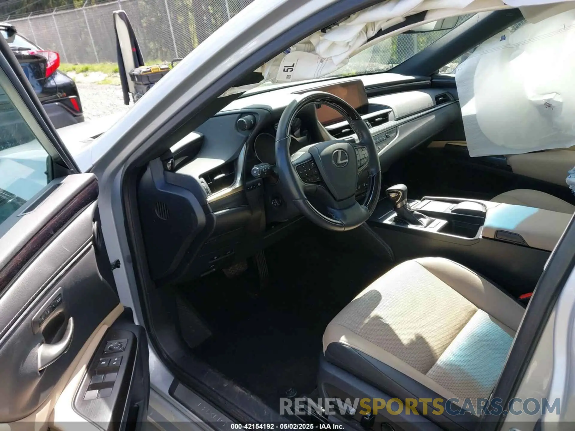 5 Photograph of a damaged car 58AB21B15KU001482 LEXUS ES 300H 2019