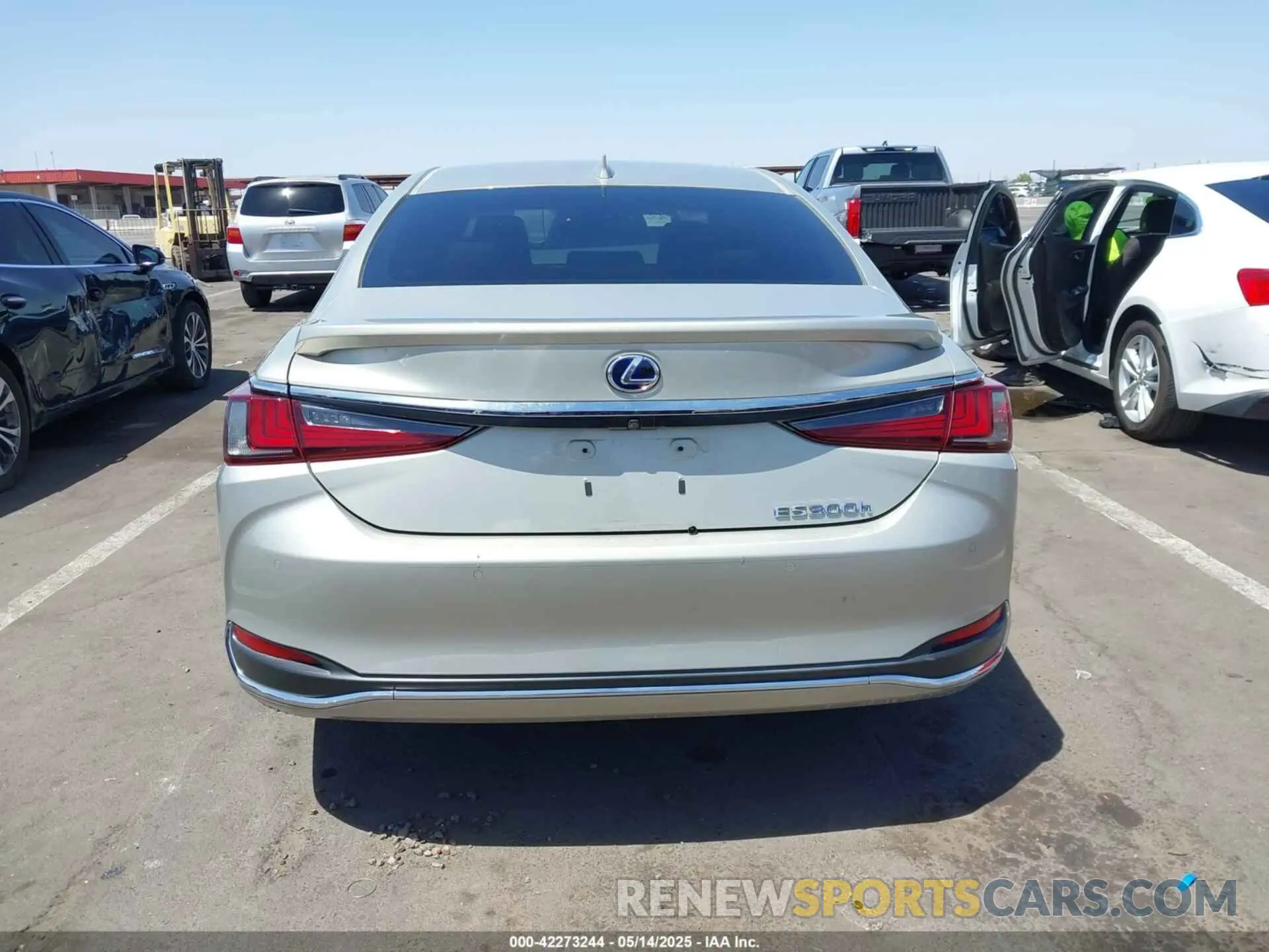 15 Photograph of a damaged car 58AB21B15KU002342 LEXUS ES 300H 2019