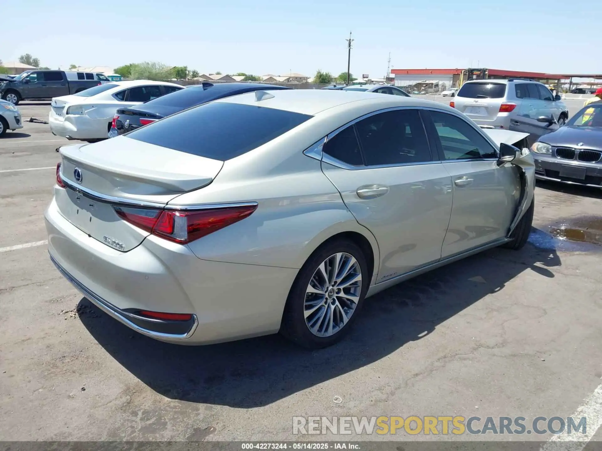 4 Photograph of a damaged car 58AB21B15KU002342 LEXUS ES 300H 2019