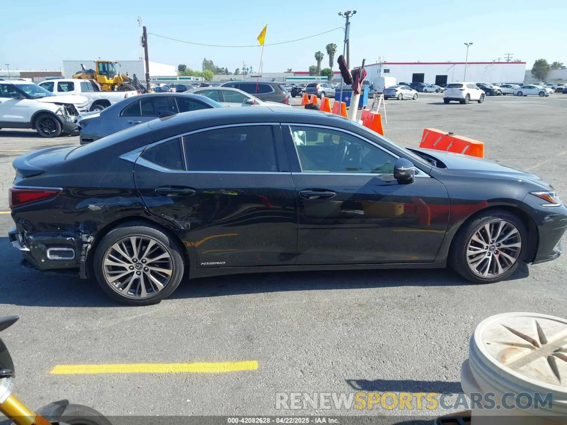14 Photograph of a damaged car JTHB21B11K2024098 LEXUS ES 300H 2019