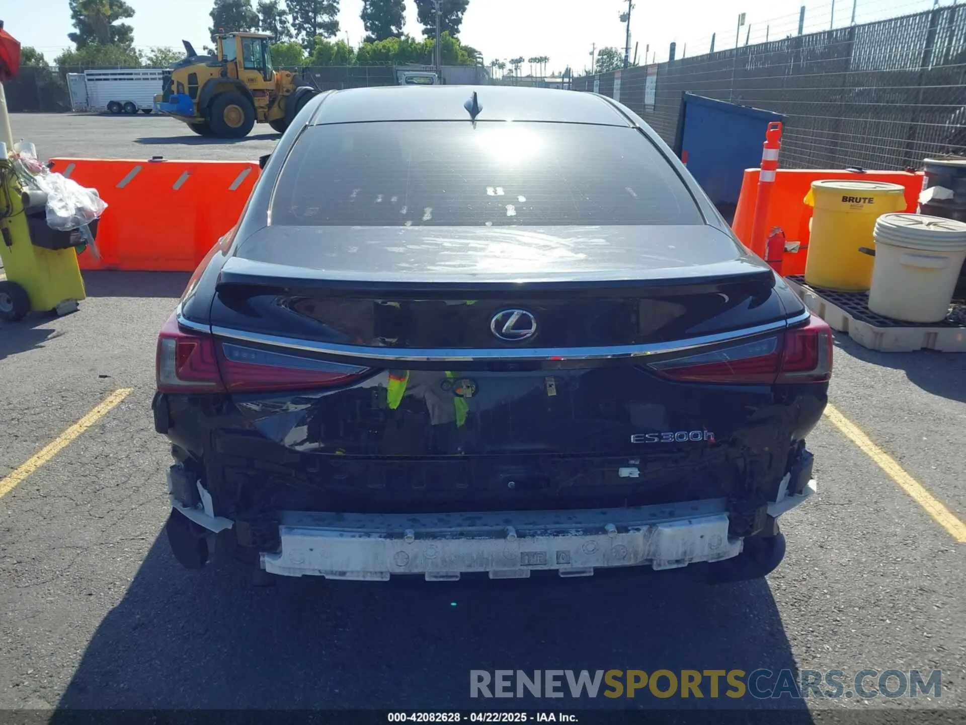 17 Photograph of a damaged car JTHB21B11K2024098 LEXUS ES 300H 2019