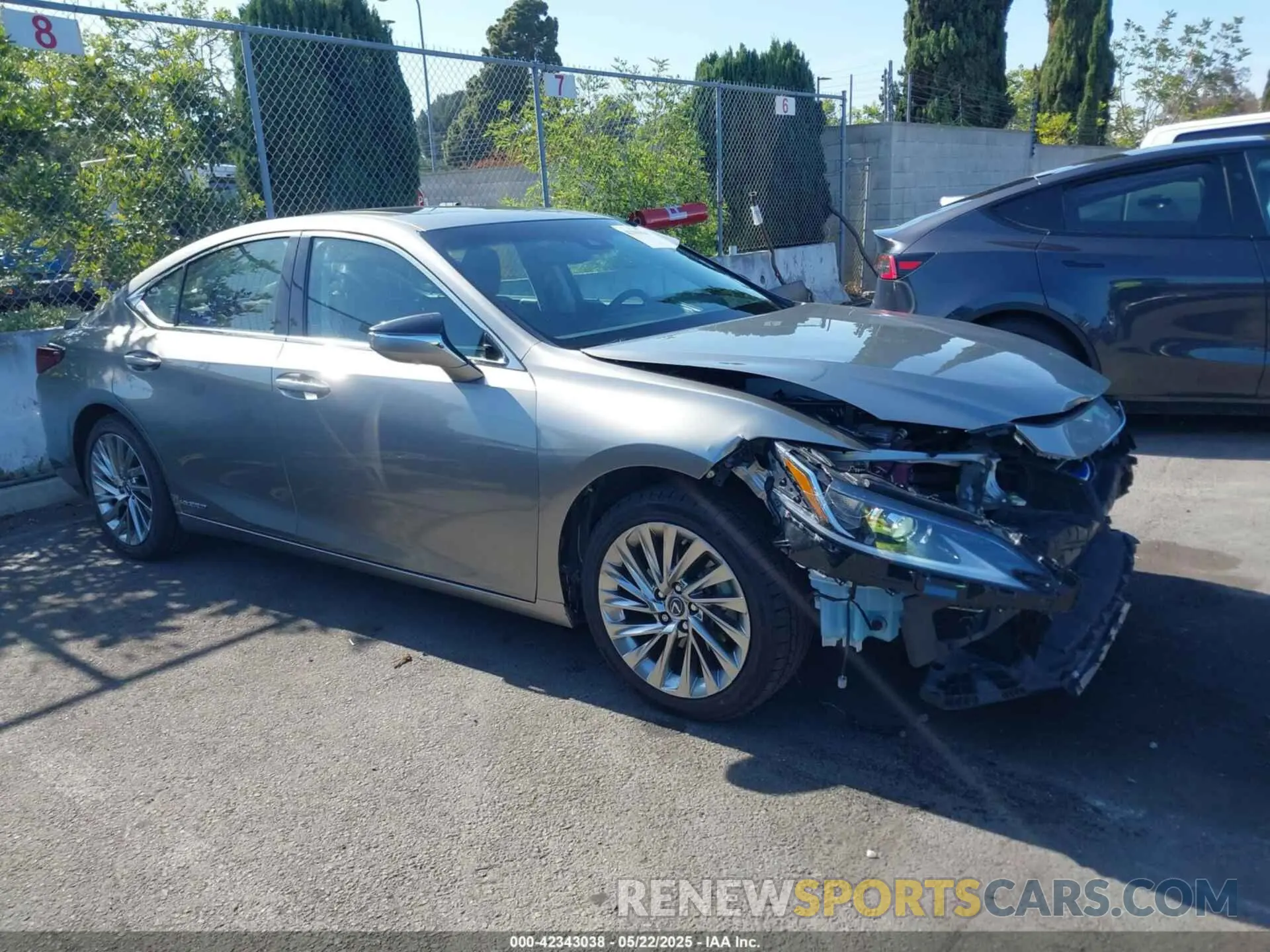 1 Photograph of a damaged car JTHB21B15K2031457 LEXUS ES 300H 2019