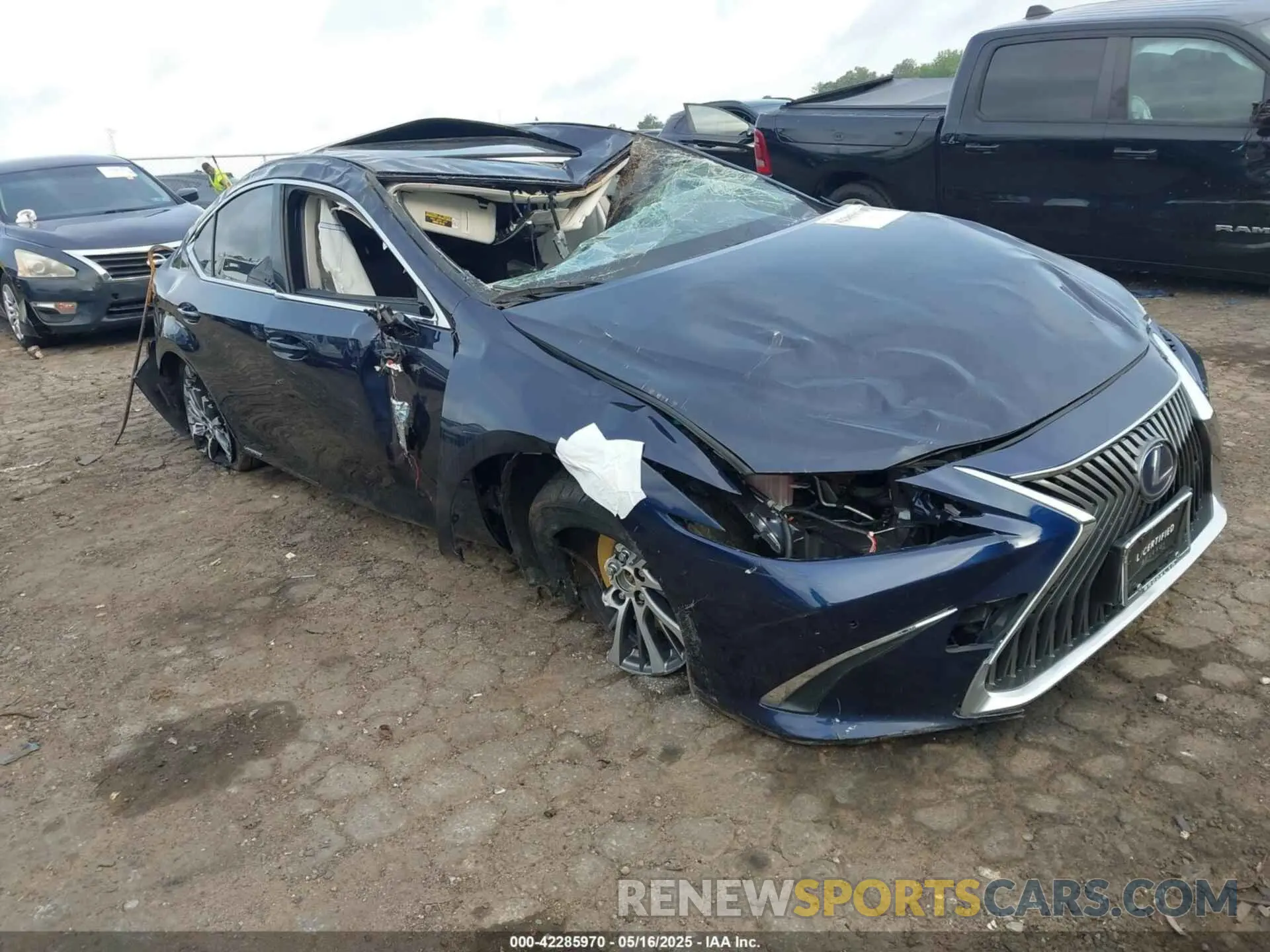 1 Photograph of a damaged car JTHB21B17K2041990 LEXUS ES 300H 2019