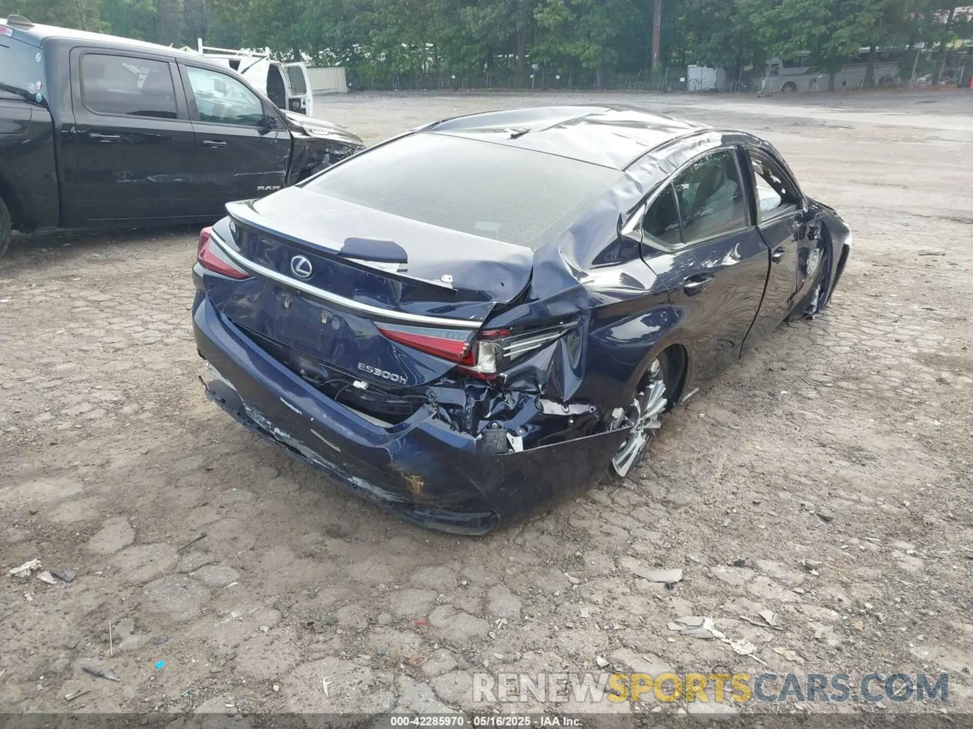 4 Photograph of a damaged car JTHB21B17K2041990 LEXUS ES 300H 2019