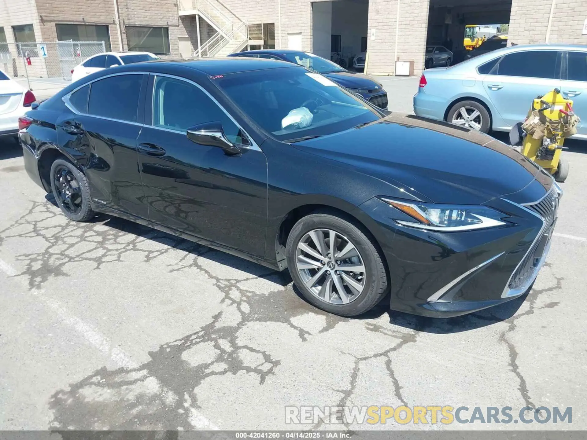 1 Photograph of a damaged car JTHB21B19K2012264 LEXUS ES 300H 2019